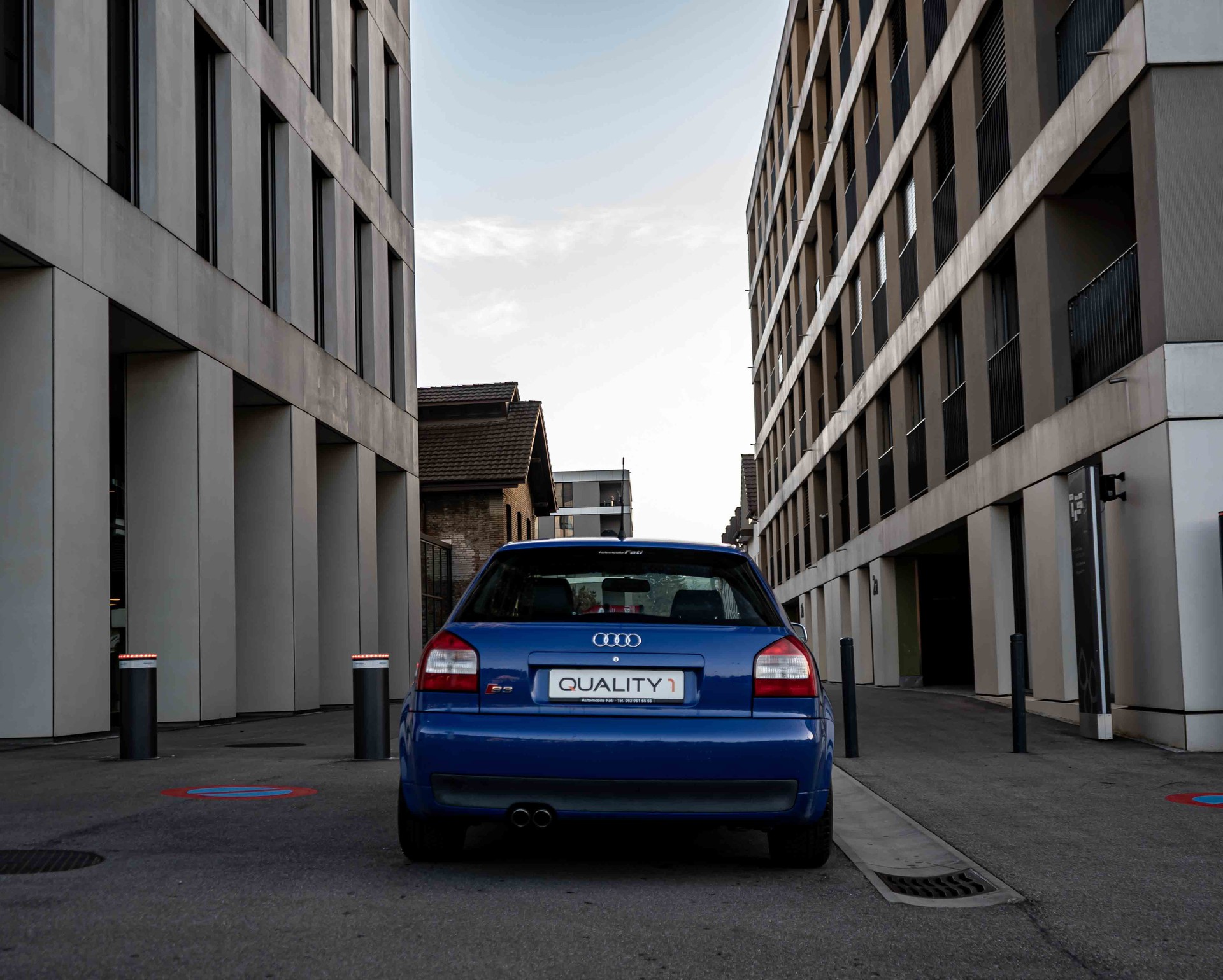 AUDI S3 quattro (RS-Blau)-image-3