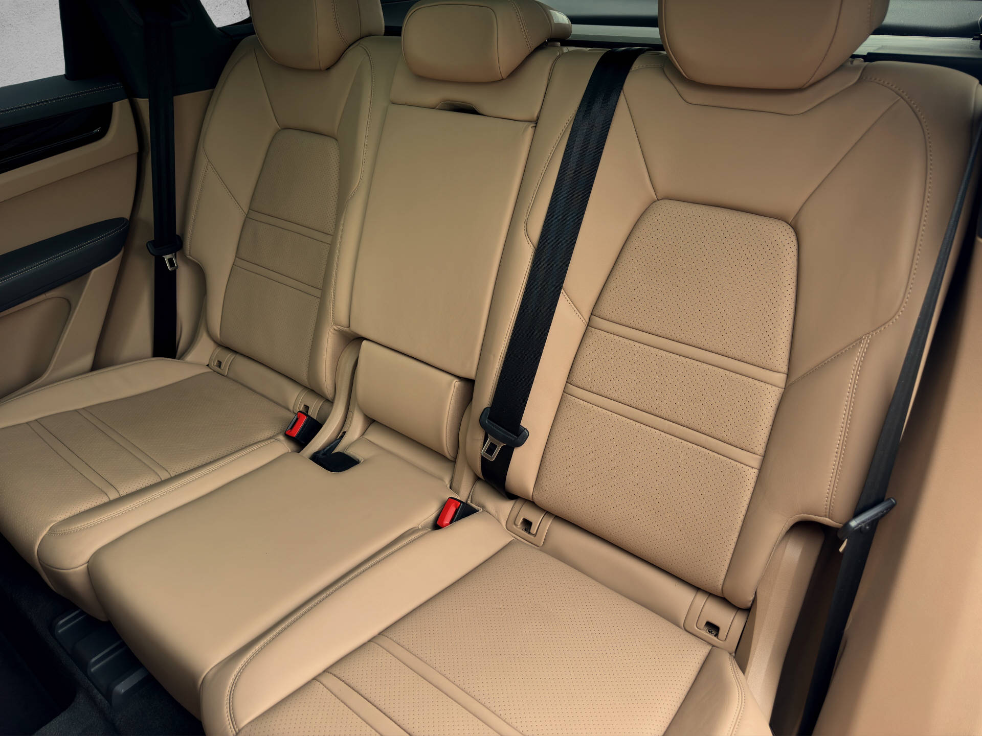 PORSCHE Cayenne E-Hybrid-image-12