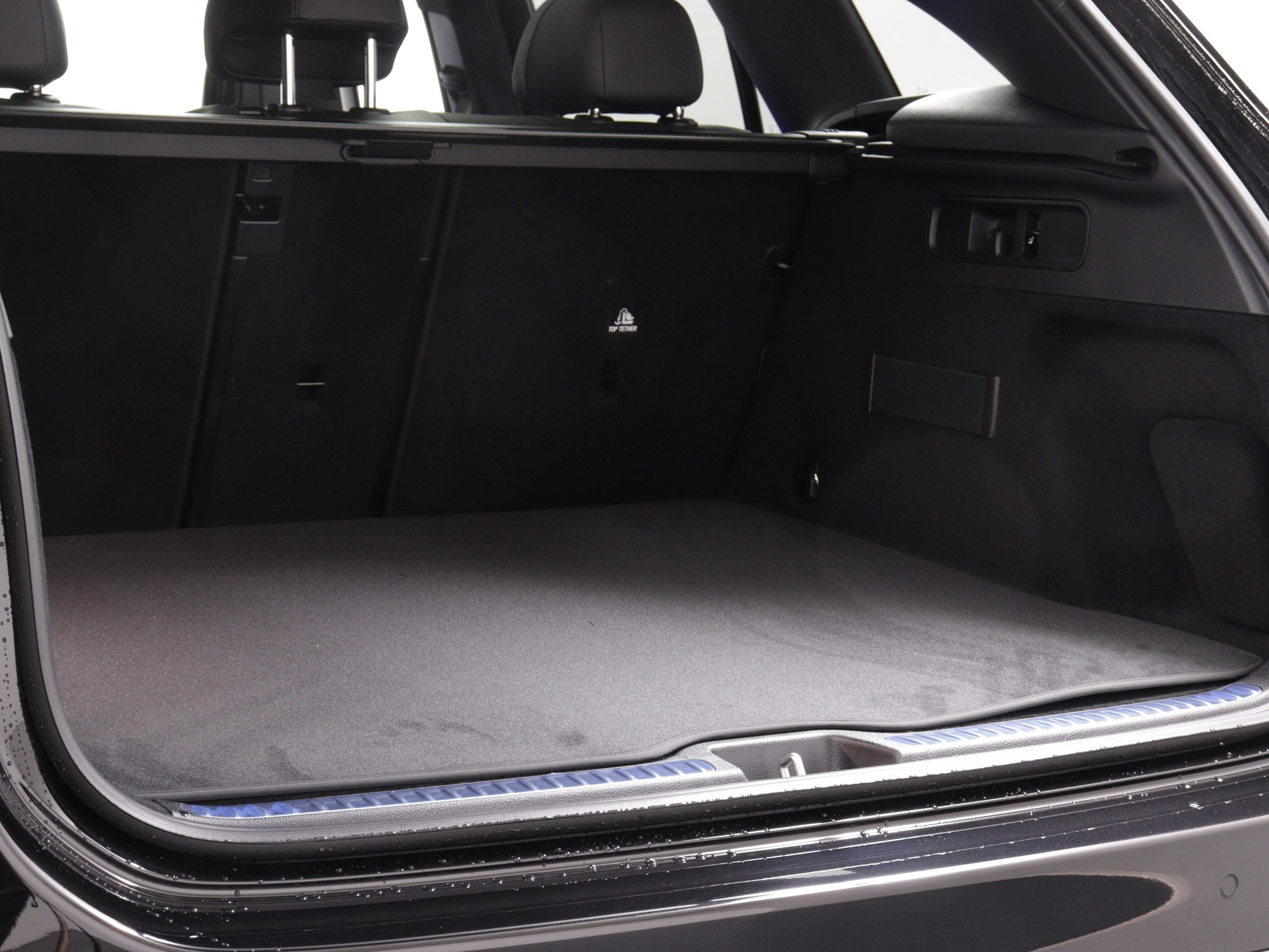 MERCEDES-BENZ GLC 200 AMG Line 4matic-image-6