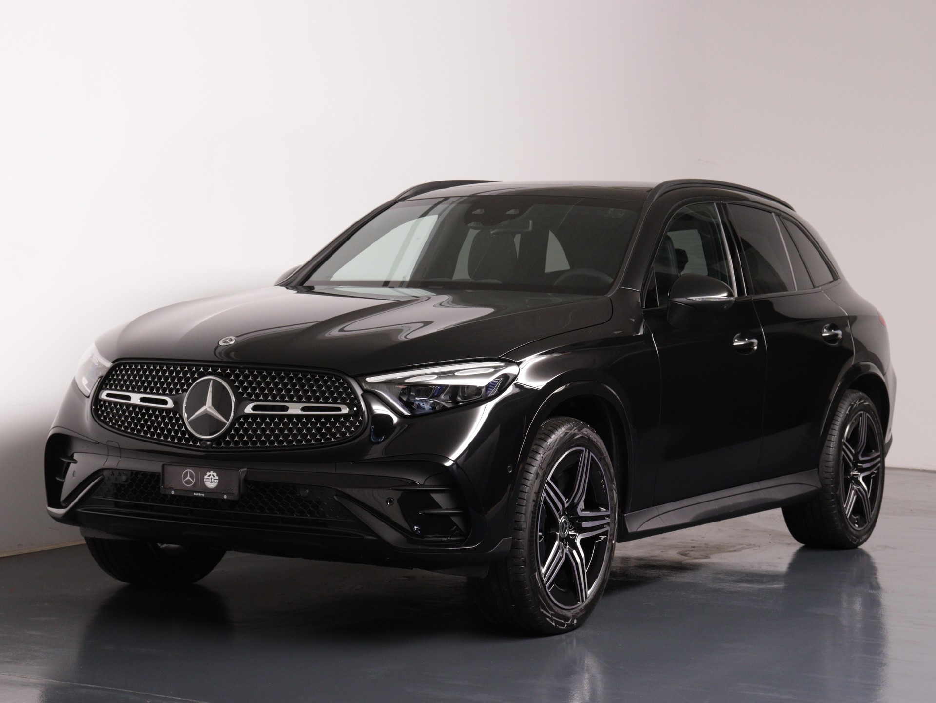 MERCEDES-BENZ GLC 200 AMG Line 4matic-showroom-element-1