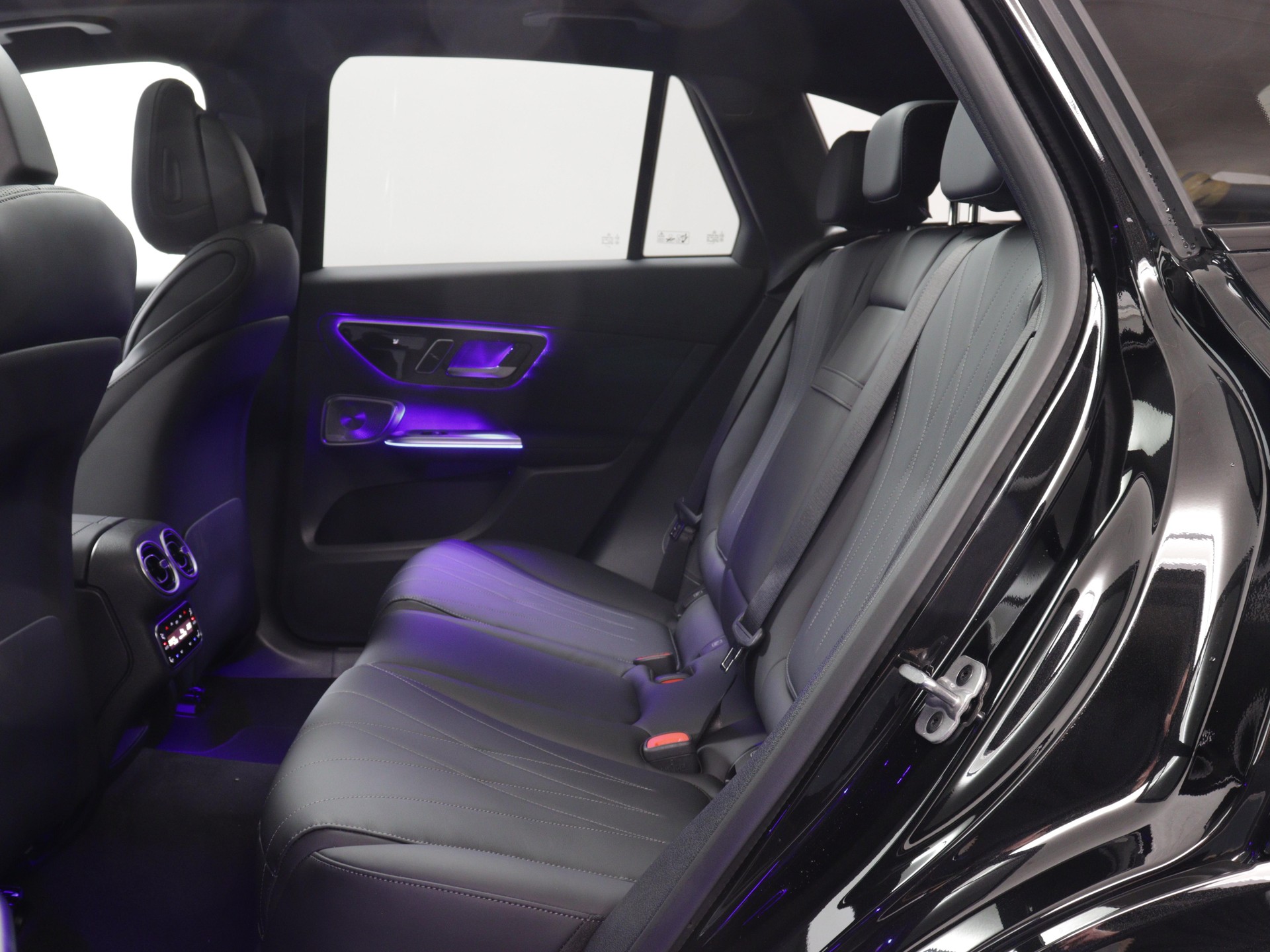 MERCEDES-BENZ GLC 200 AMG Line 4matic-image-12