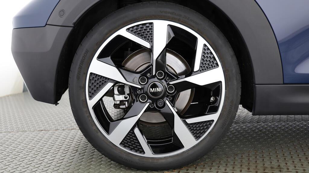 MINI Cooper S Cabrio-image-9