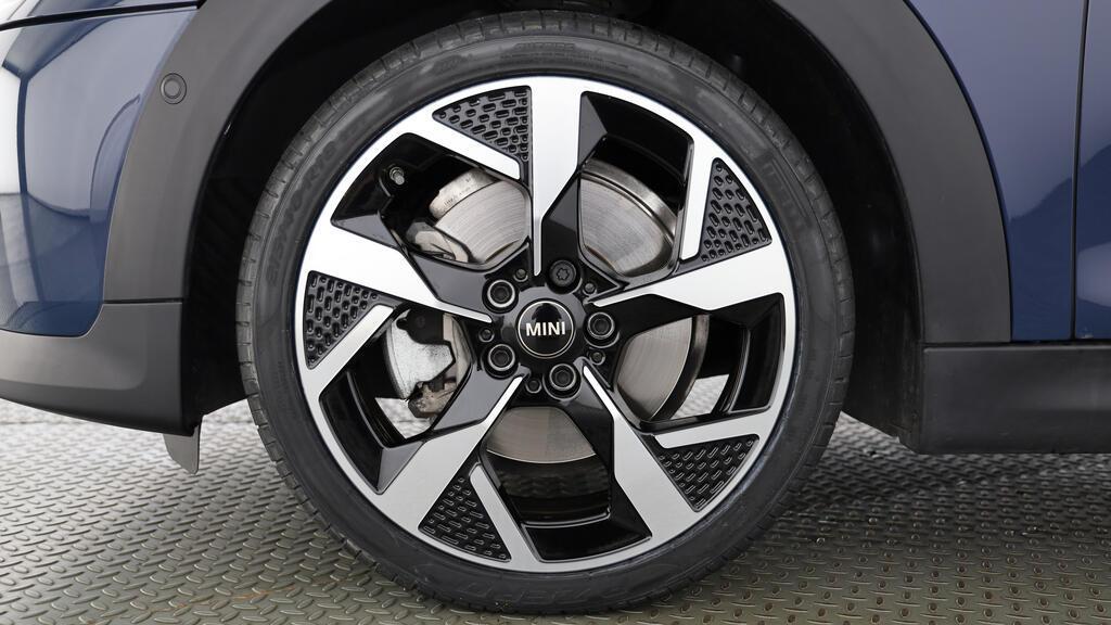 MINI Cooper S Cabrio-image-8