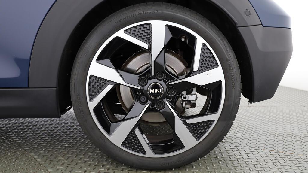 MINI Cooper S Cabrio-image-10