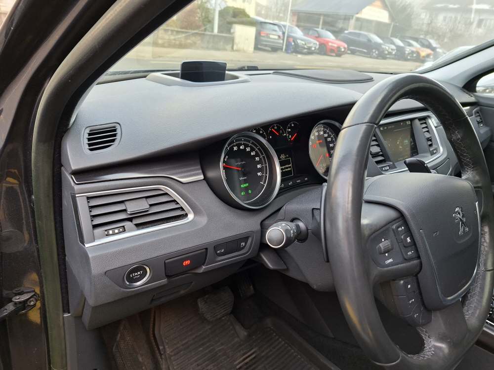PEUGEOT 508 SW RXH 2.0 HDi HYbrid4-image-10