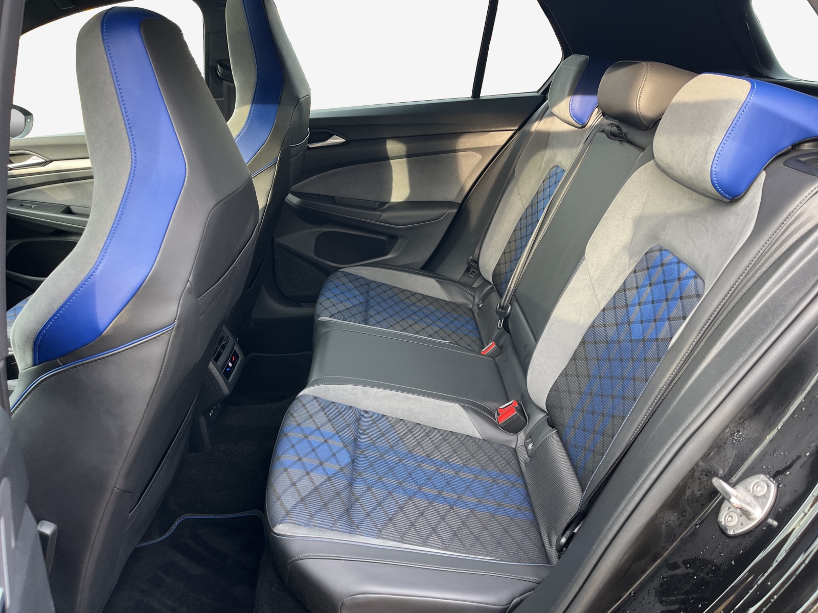 VW Golf 2.0 TSI R DSG 4 Motion-image-11