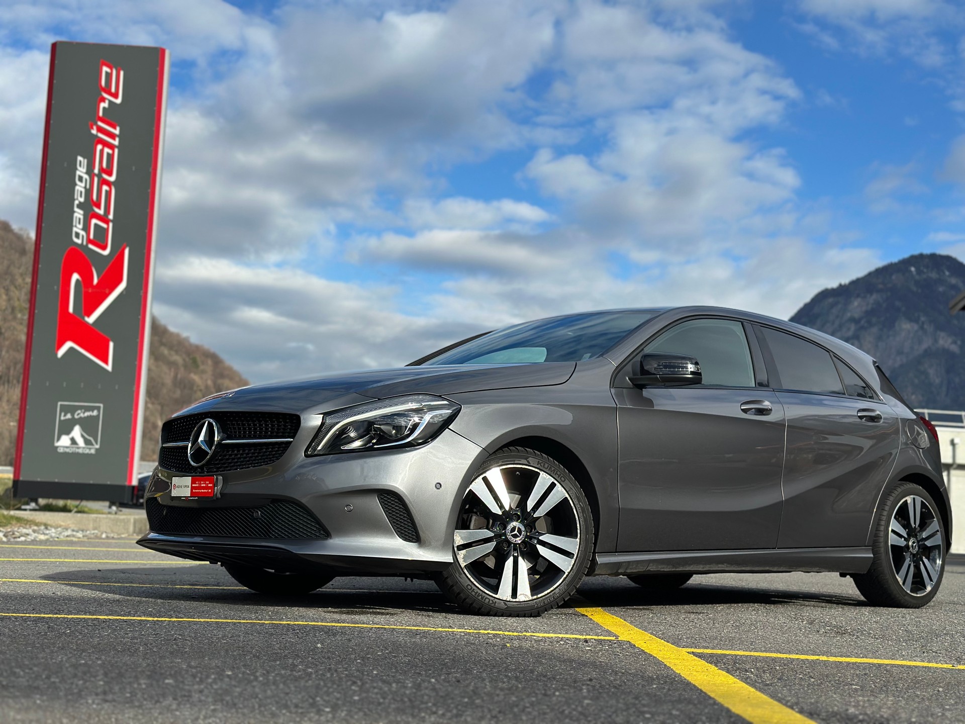 MERCEDES-BENZ A 180 Night Star 7G-DCT-showroom-element-2