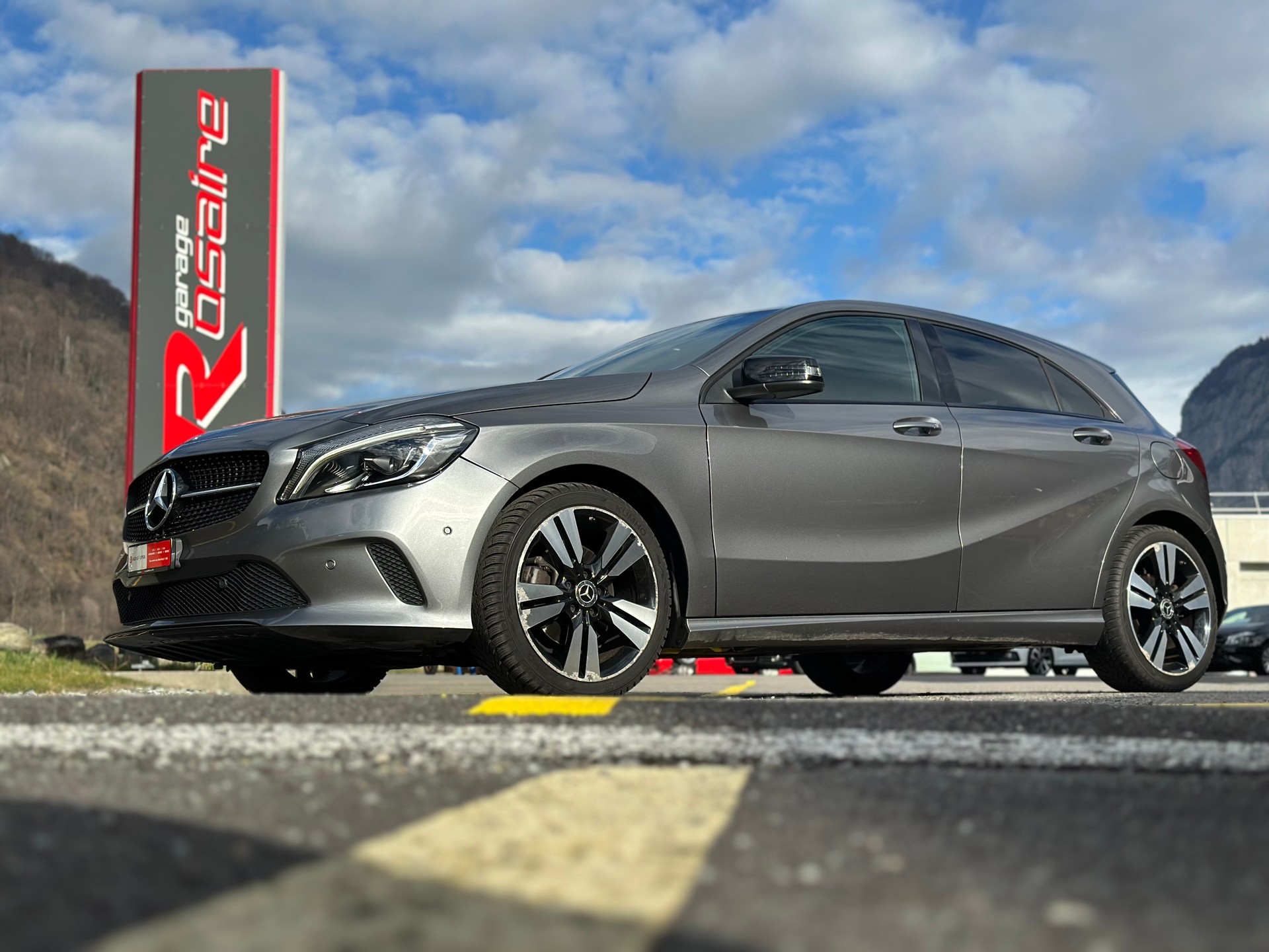 MERCEDES-BENZ A 180 Night Star 7G-DCT-showroom-element-1