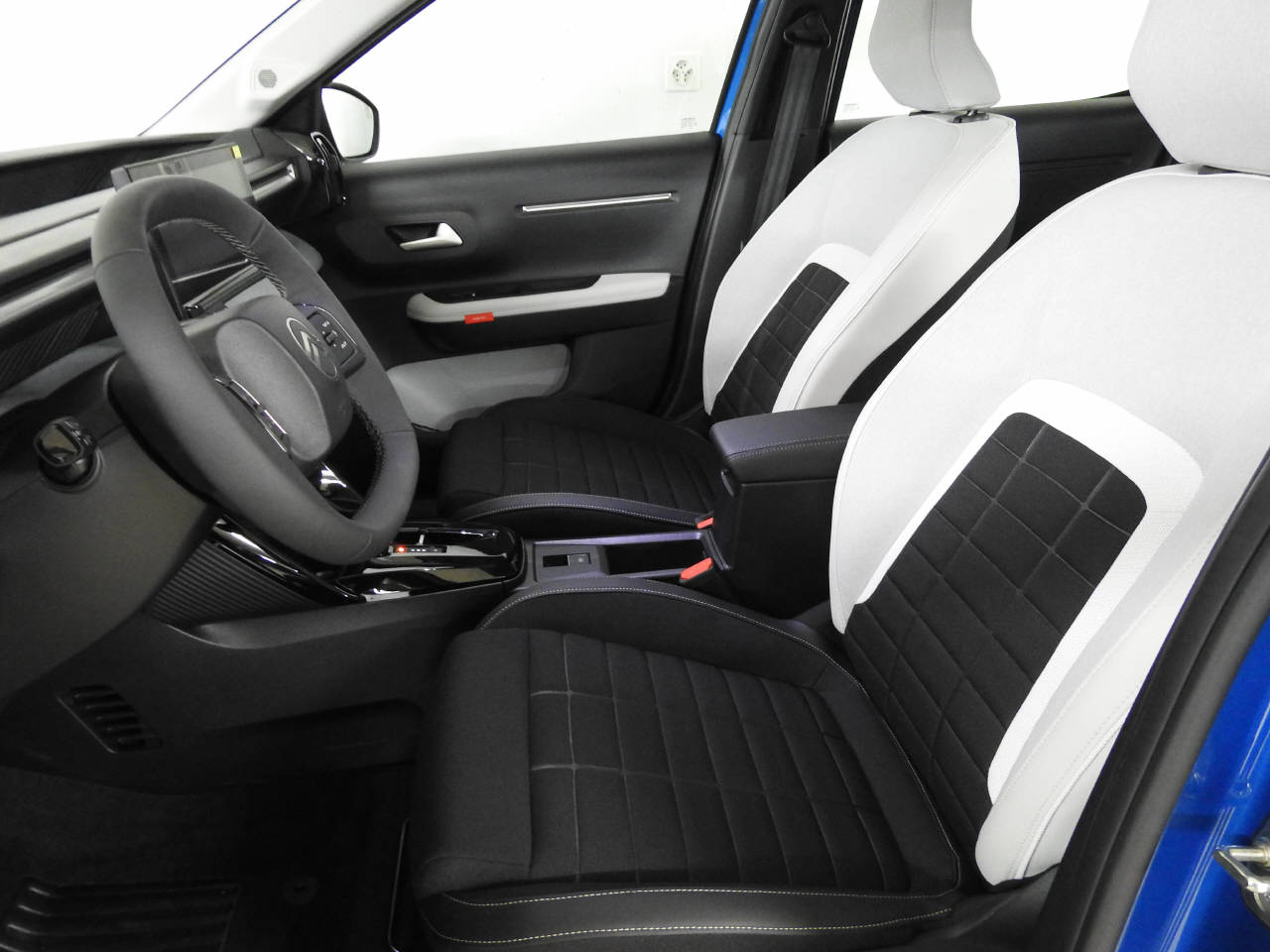 CITROEN C3 1.2 Hybrid Plus-image-15