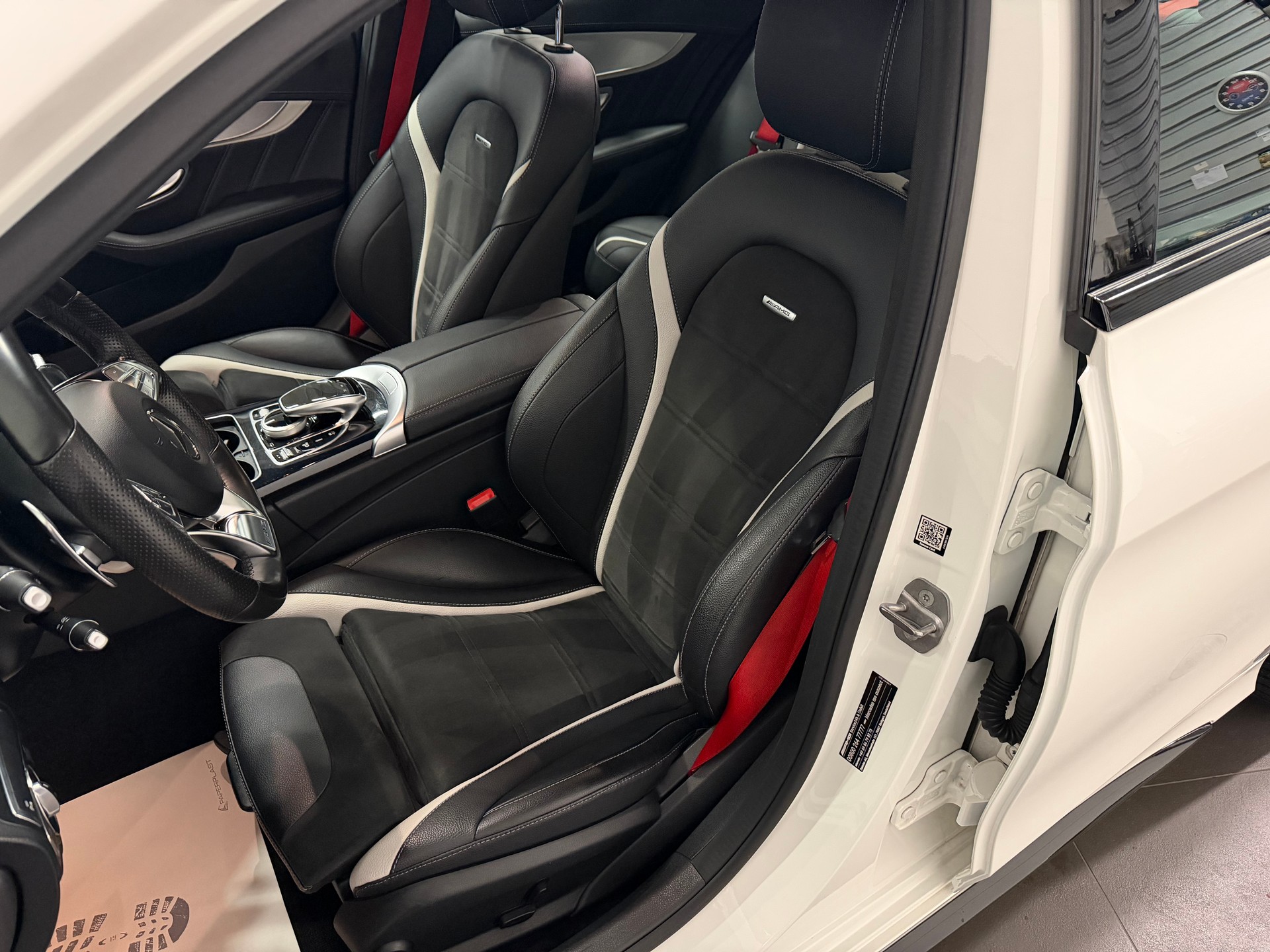 MERCEDES-BENZ C 63 S AMG Speedshift-image-17