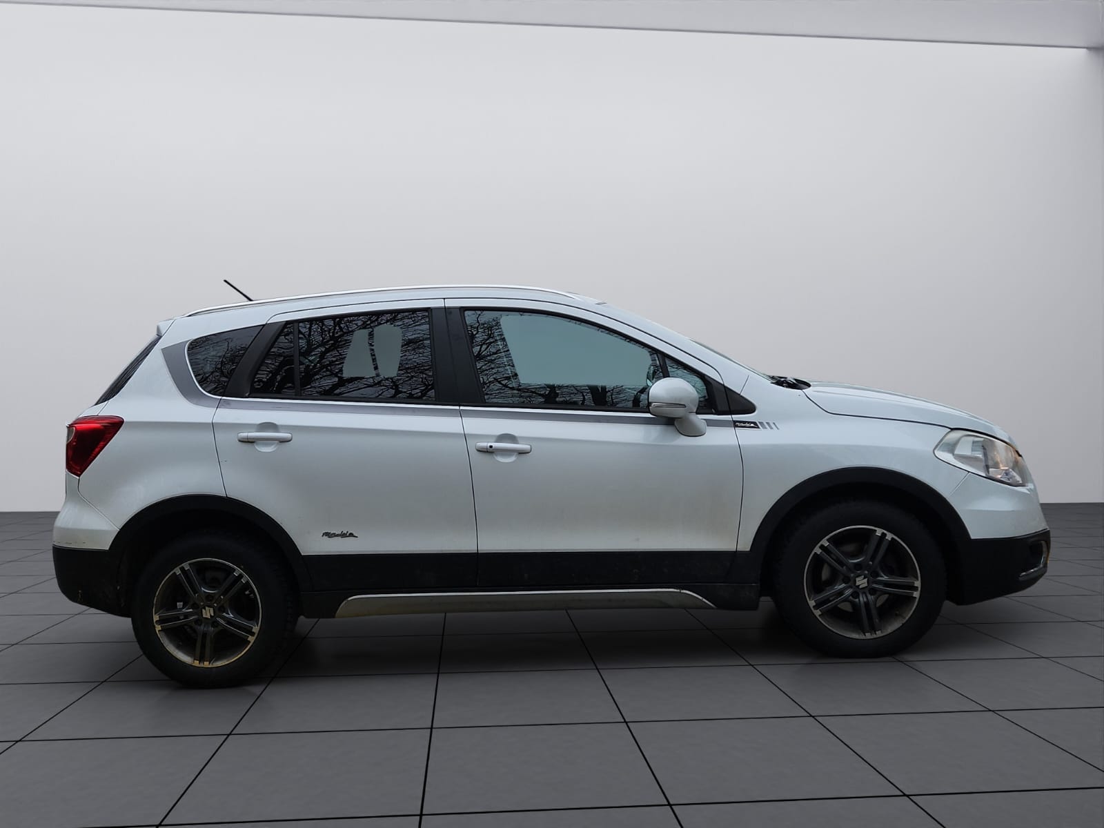 SUZUKI SX4 S-Cross 1.6 TD Compact Top 4WD TCSS-image-6