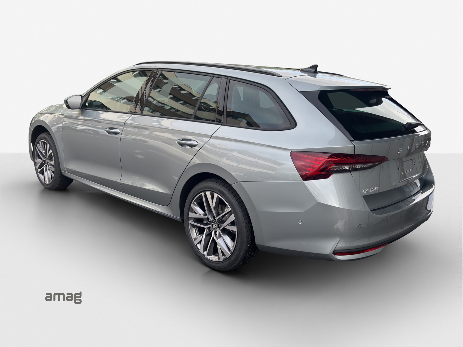 SKODA Octavia Combi 2.0 TSI DSG Selection 4x4-image-2