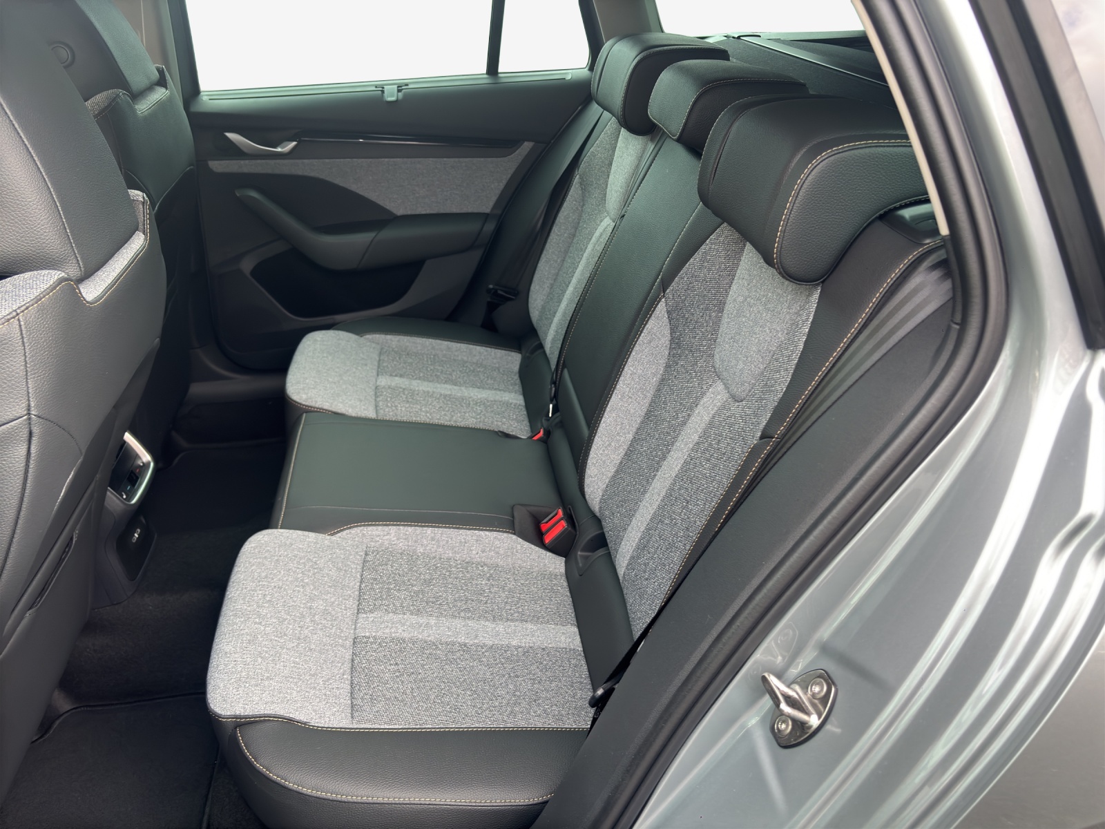 SKODA Octavia Combi 2.0 TSI DSG Selection 4x4-image-11