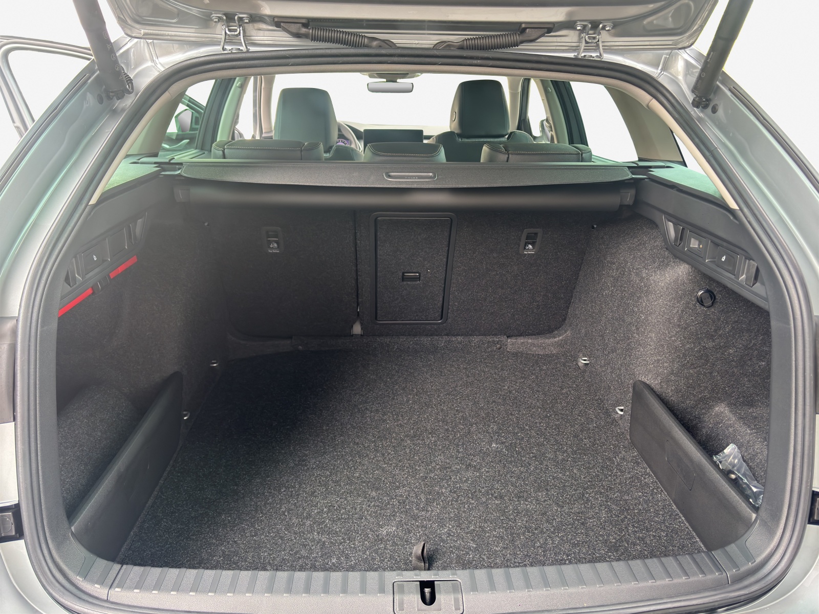 SKODA Octavia Combi 2.0 TSI DSG Selection 4x4-image-12
