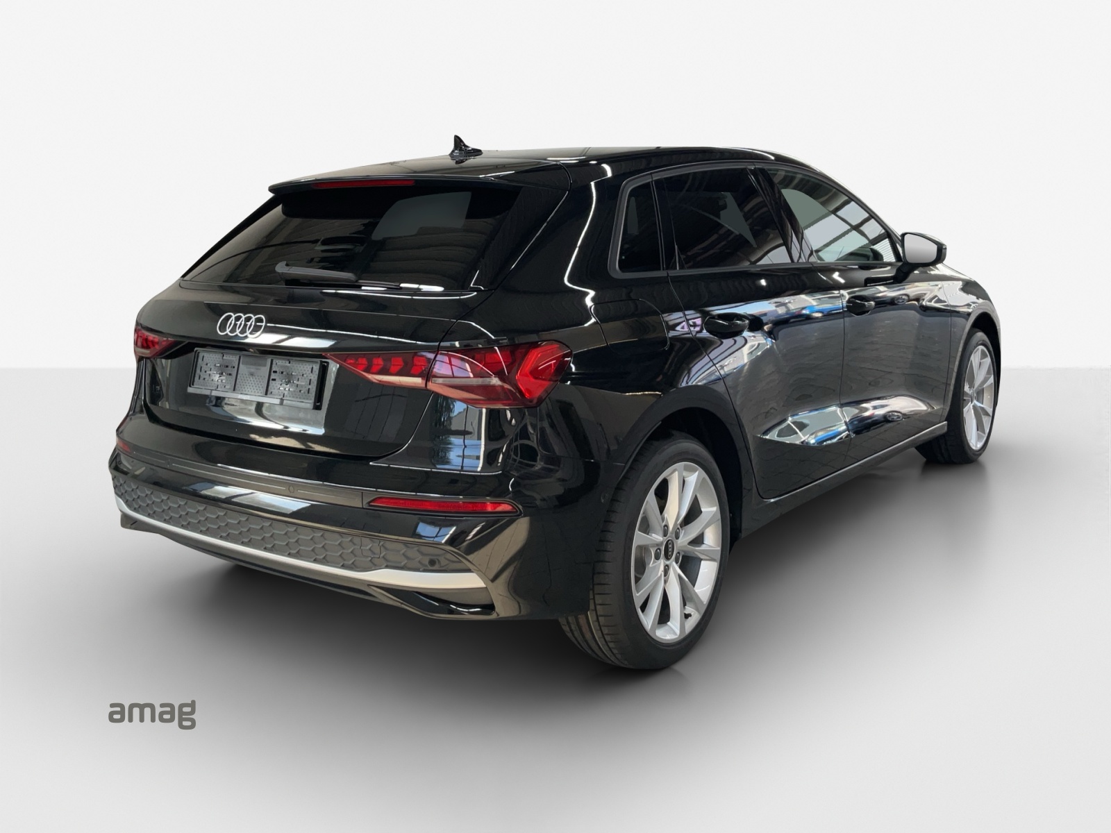 AUDI A3 Sportback TFSI 110 kW Attraction S tronic-image-4