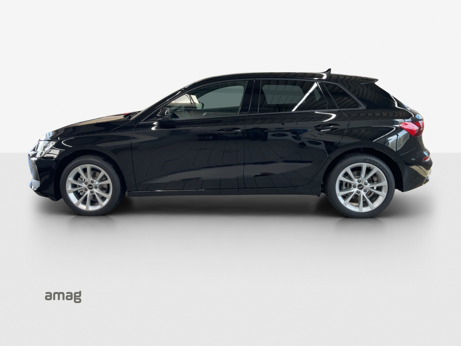 AUDI A3 Sportback TFSI 110 kW Attraction S tronic-image-1