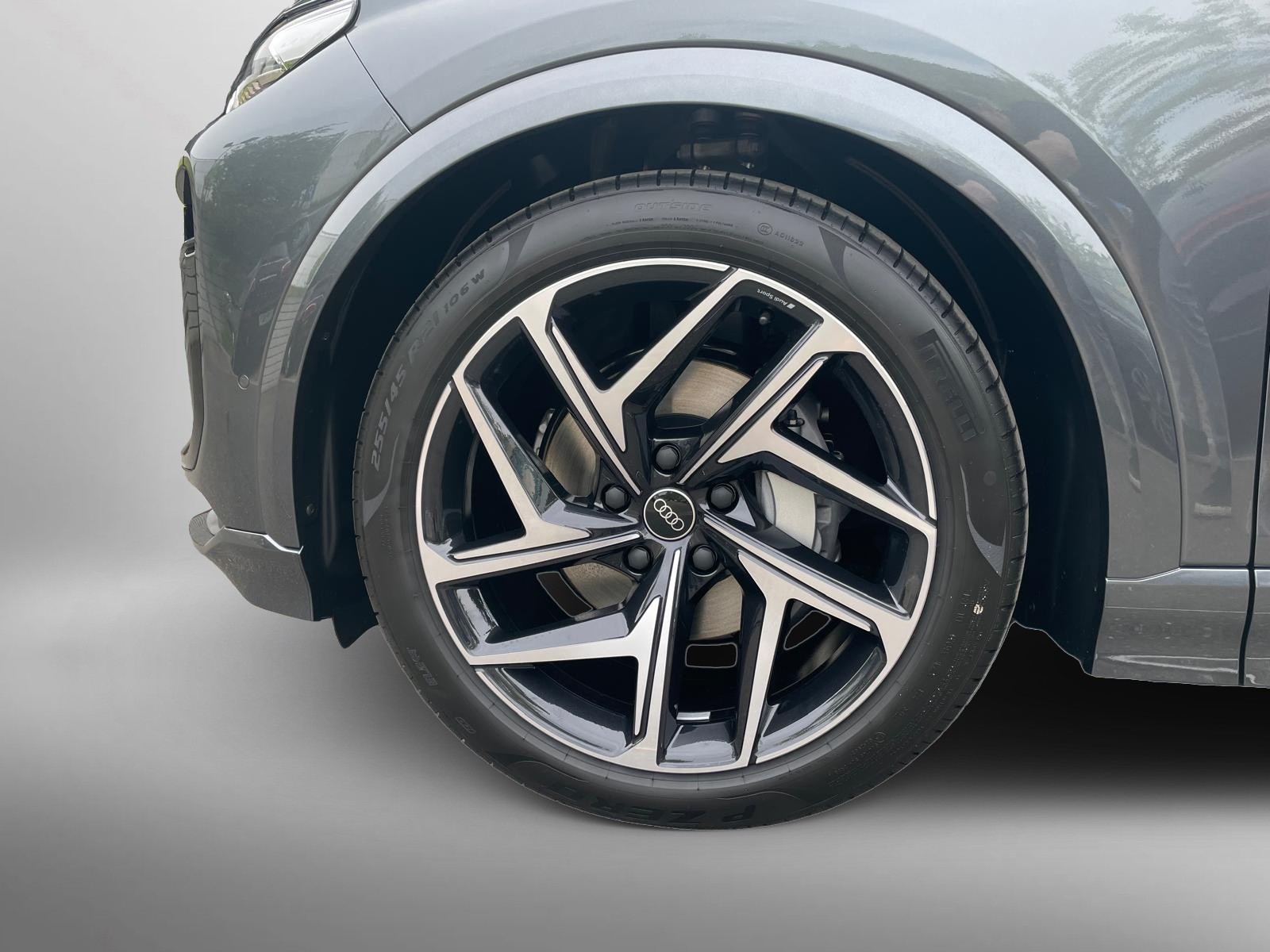 AUDI Q6 e-tron quattro-image-3