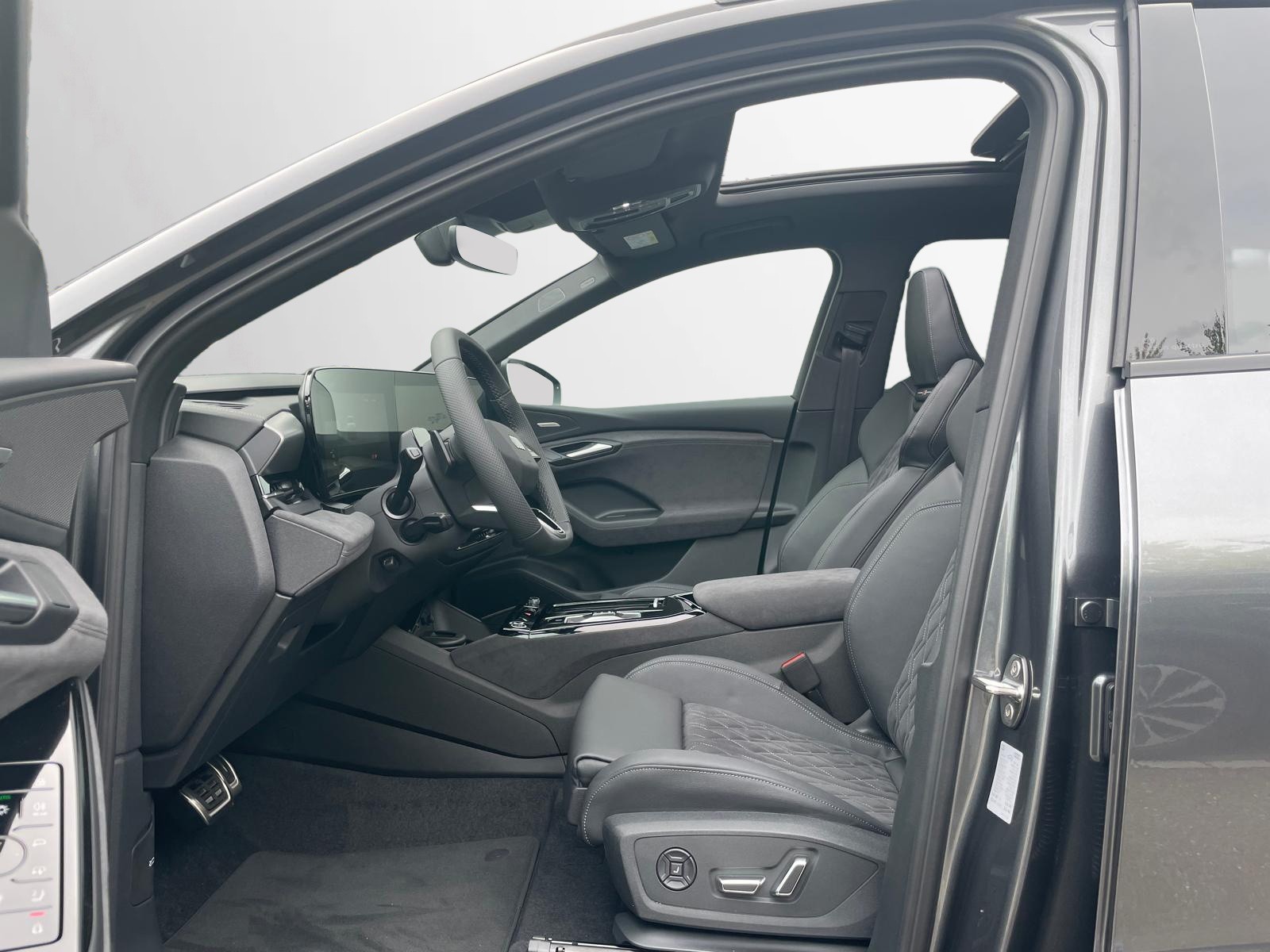 AUDI Q6 e-tron quattro-image-4