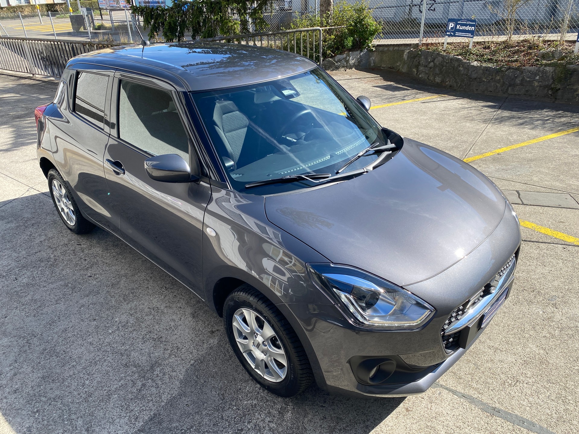 SUZUKI Swift 1.2 Compact + 4x4 Hybrid-image-3