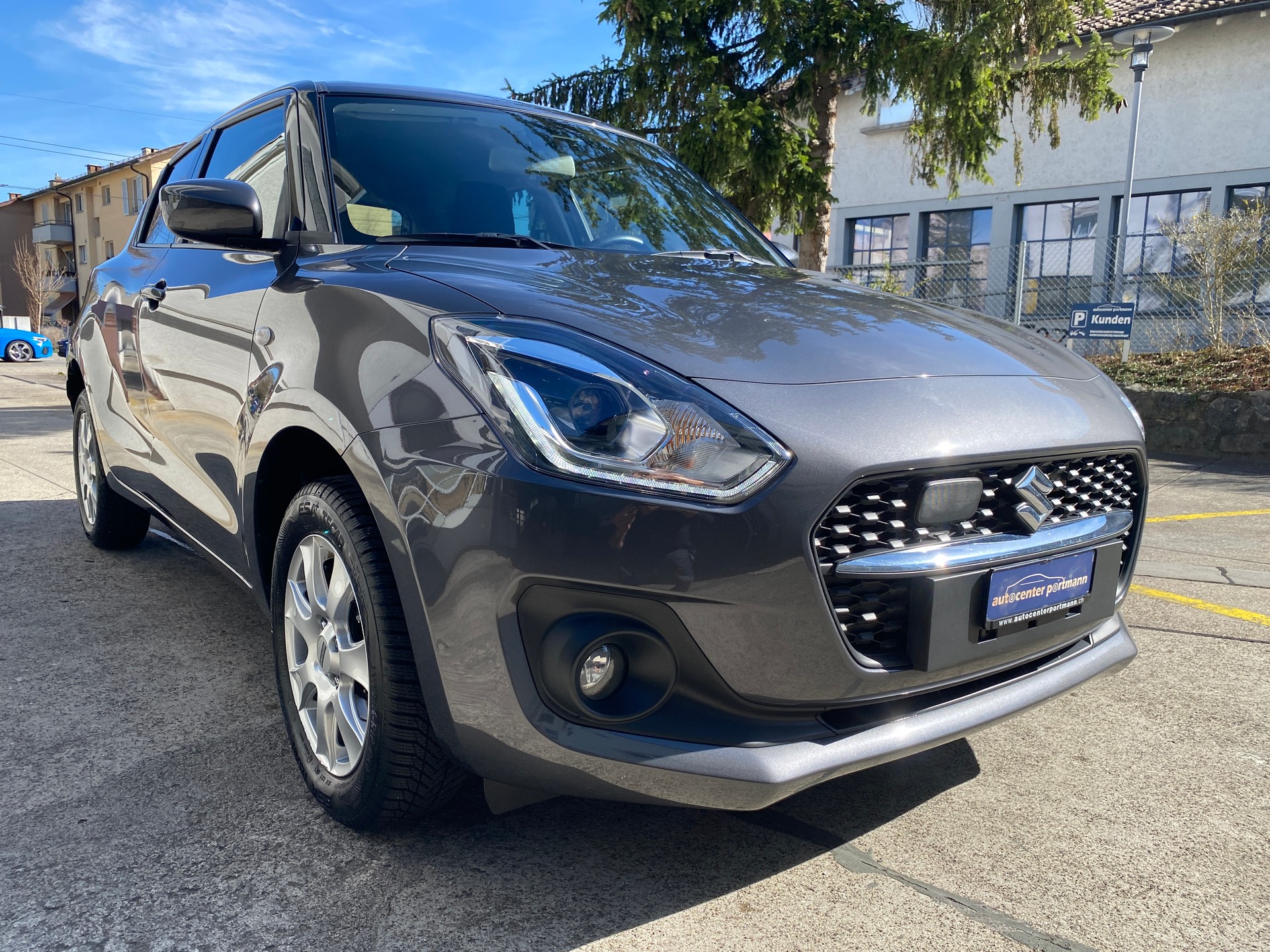 SUZUKI Swift 1.2 Compact + 4x4 Hybrid-image-1