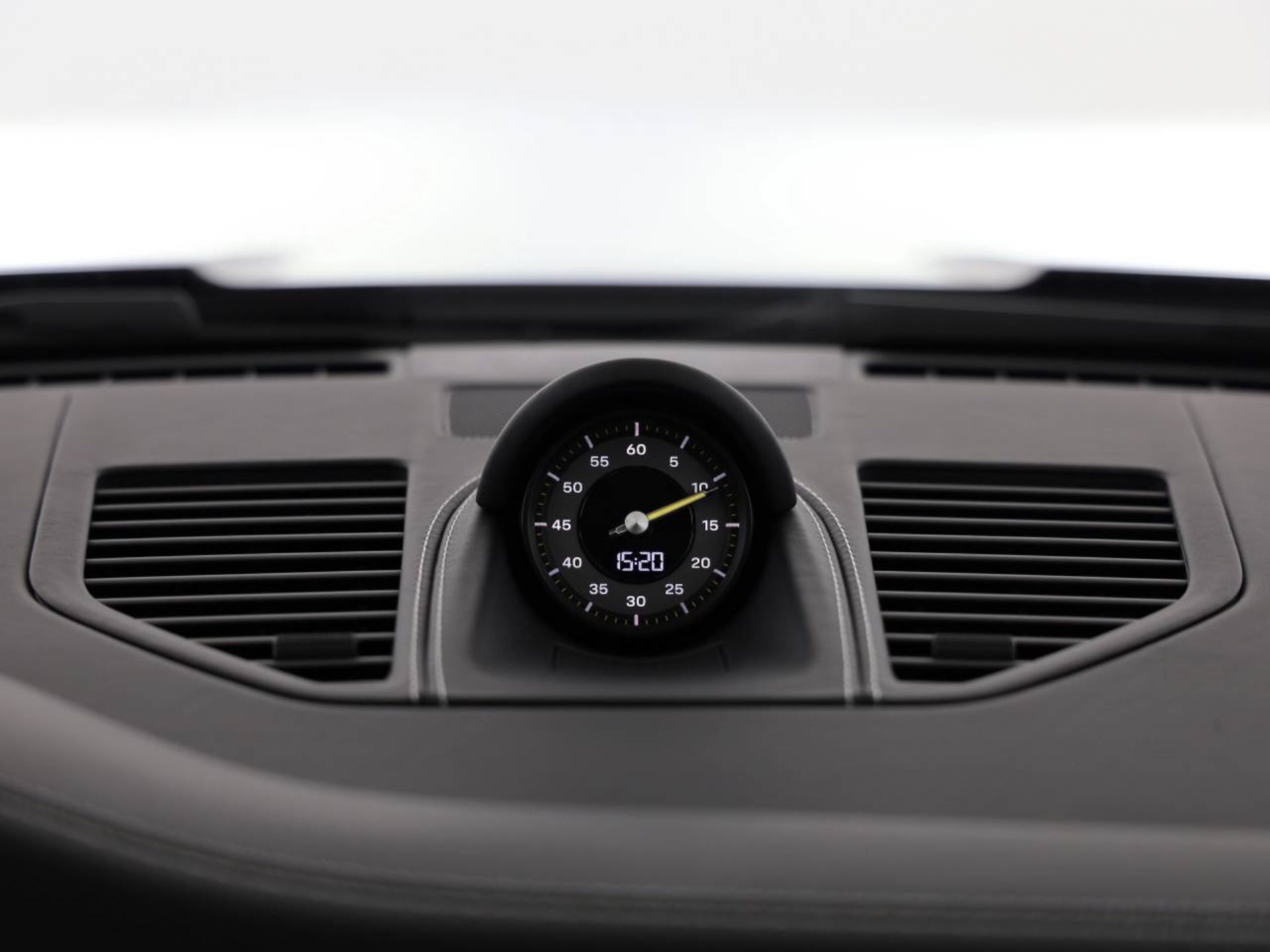 PORSCHE 911 GT3 mit Touring-Paket-image-12