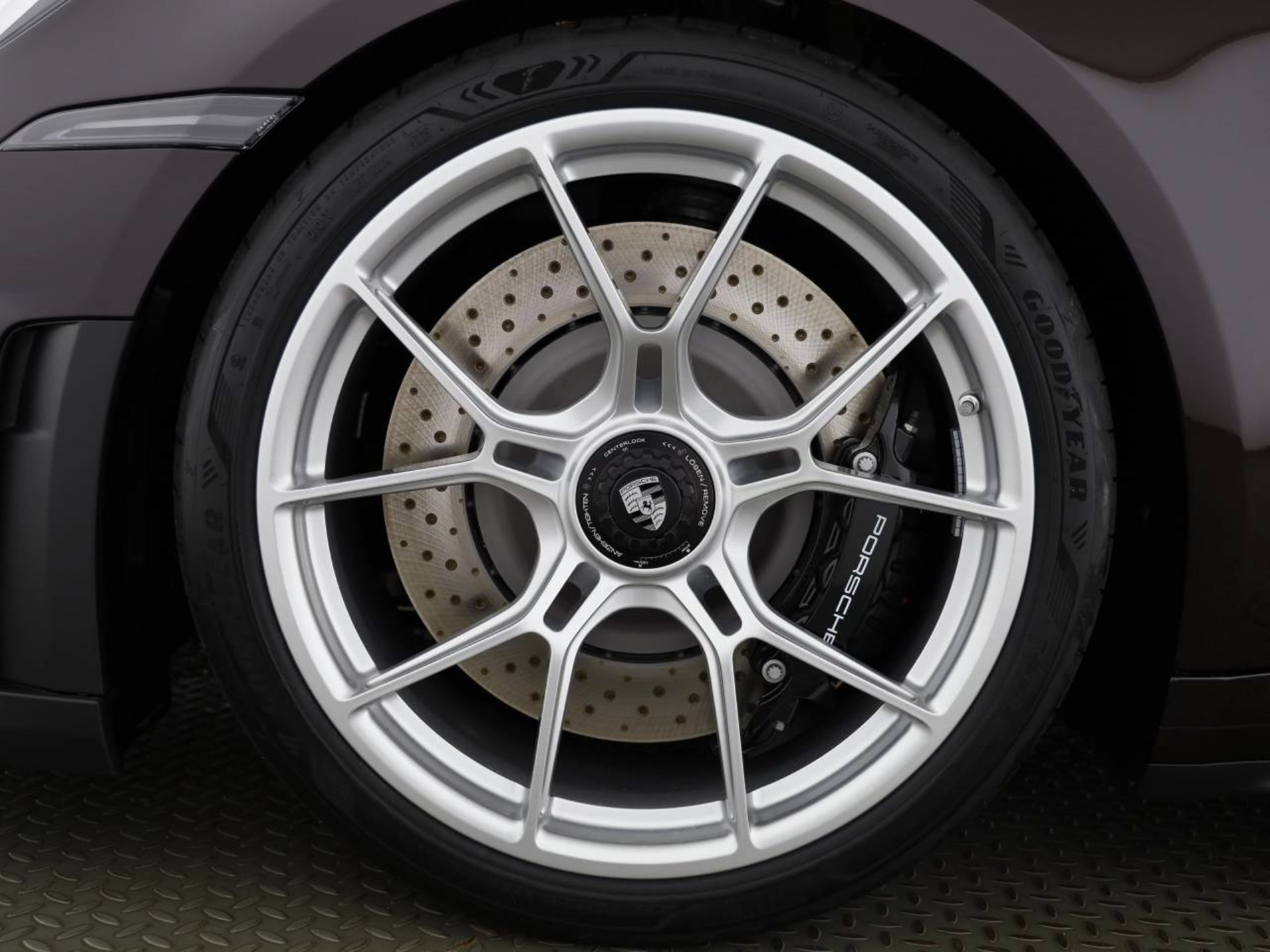 PORSCHE 911 GT3 mit Touring-Paket-image-5