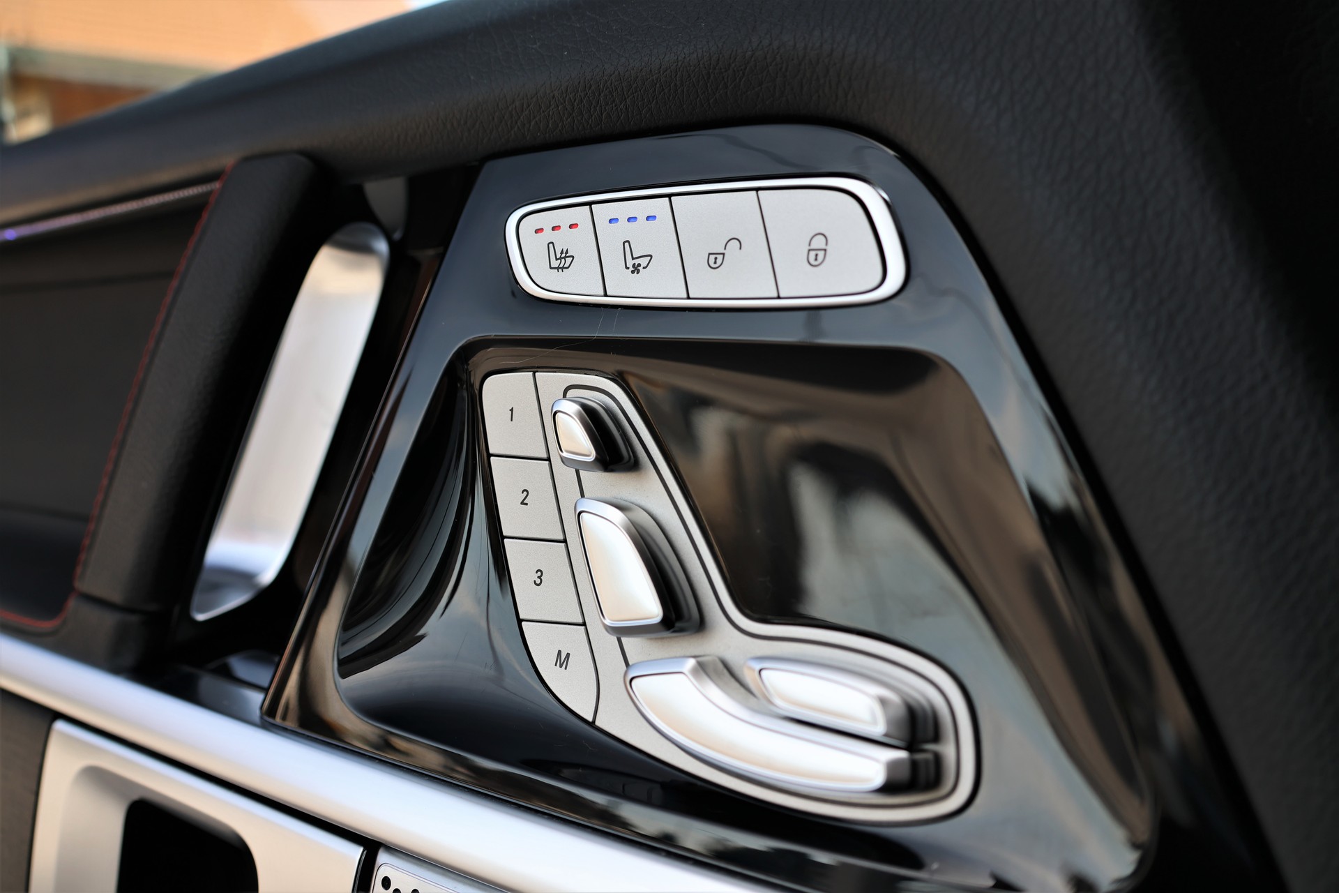 MERCEDES-BENZ G 350 d AMG Line 9G-Tronic (CH) "Manufaktur"-image-12