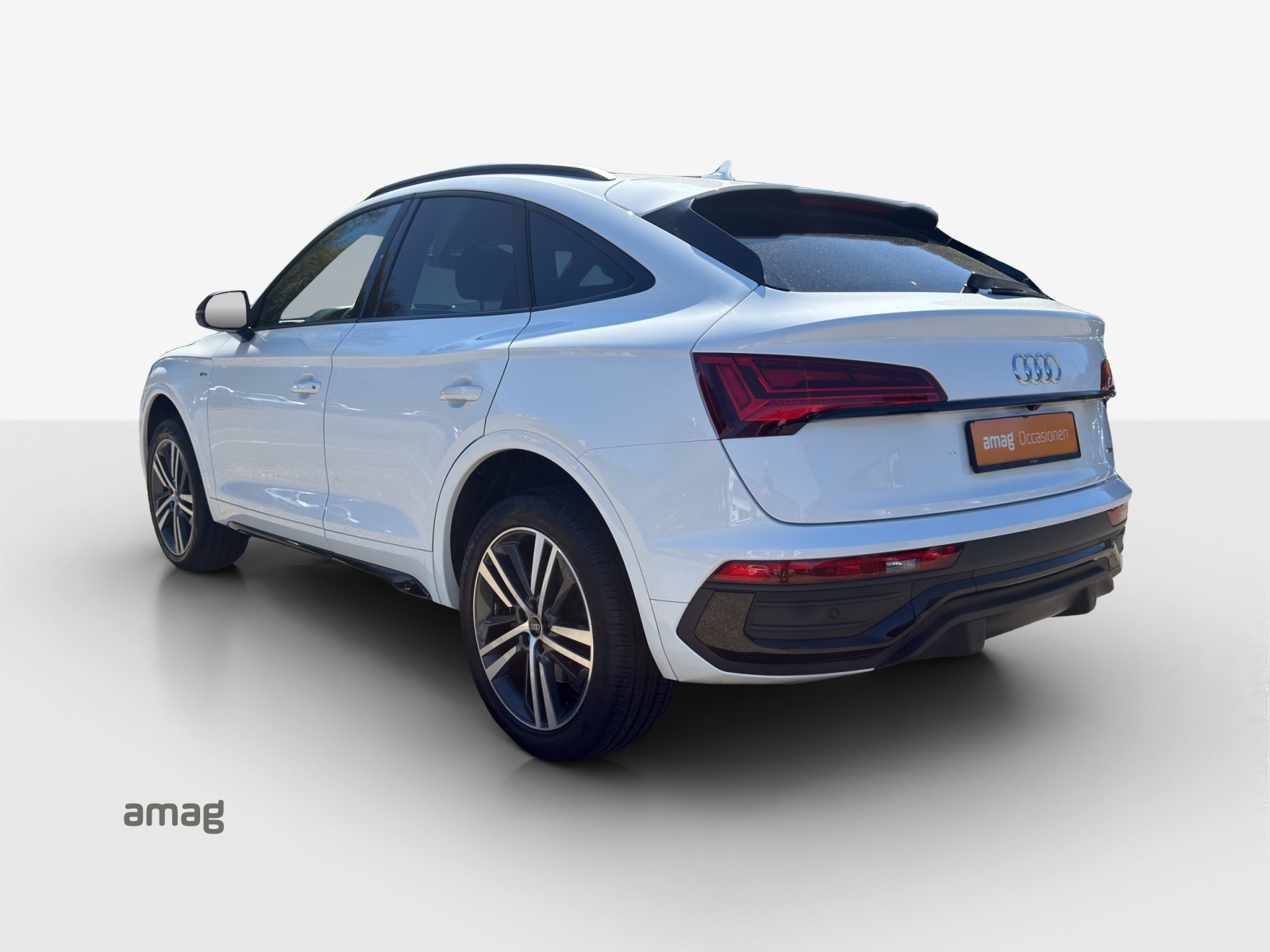 AUDI Q5 Sportback 40 TDI Blackedition quattro S-tronic-image-2