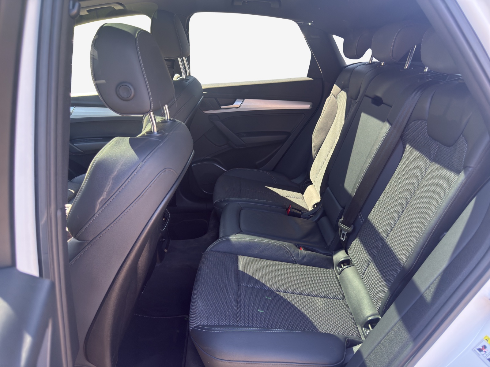 AUDI Q5 Sportback 40 TDI Blackedition quattro S-tronic-image-12