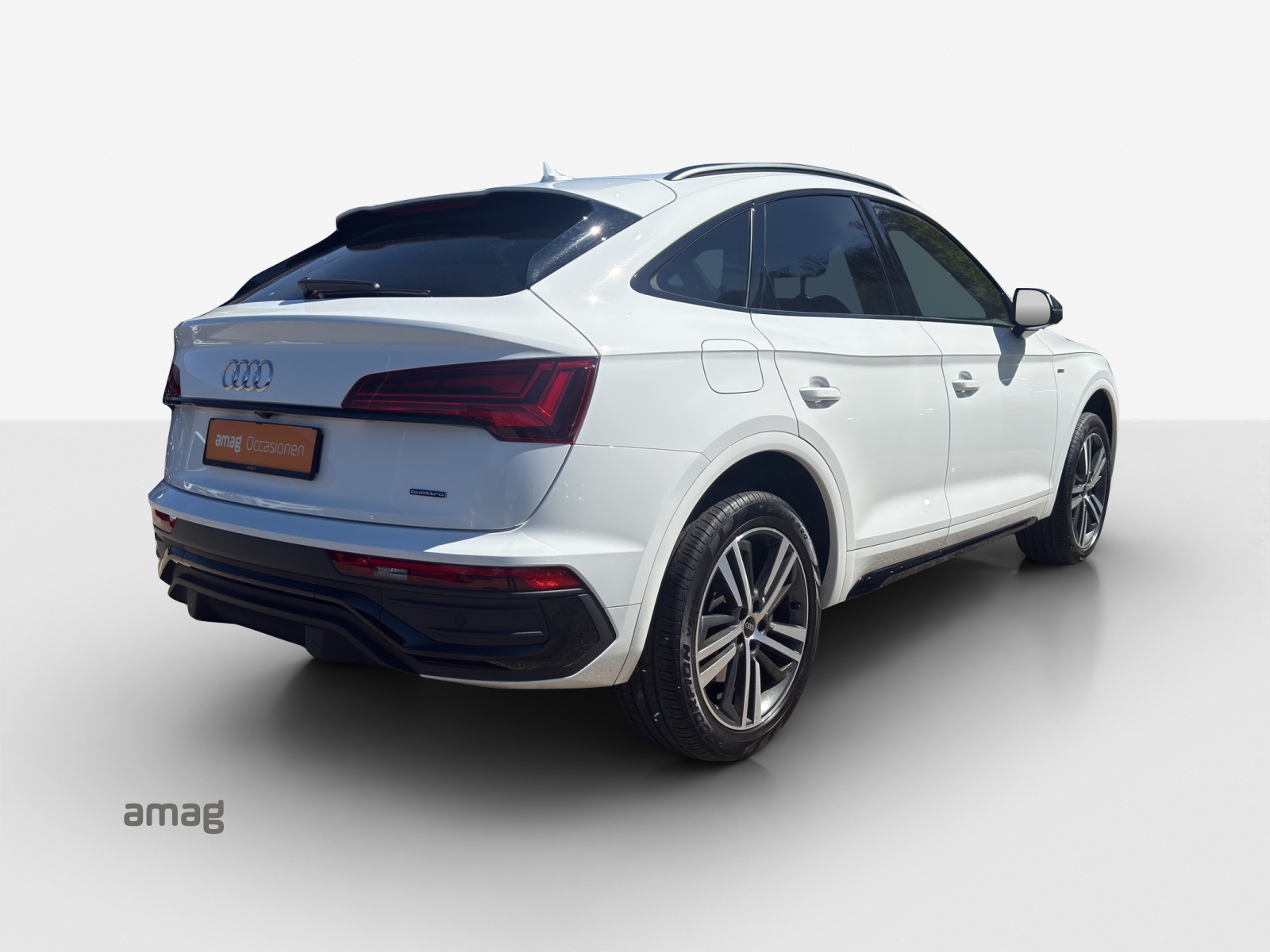 AUDI Q5 Sportback 40 TDI Blackedition quattro S-tronic-image-4