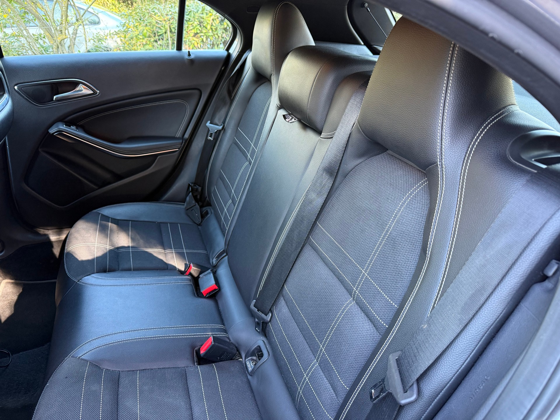MERCEDES-BENZ A 180 7G-DCT-image-8