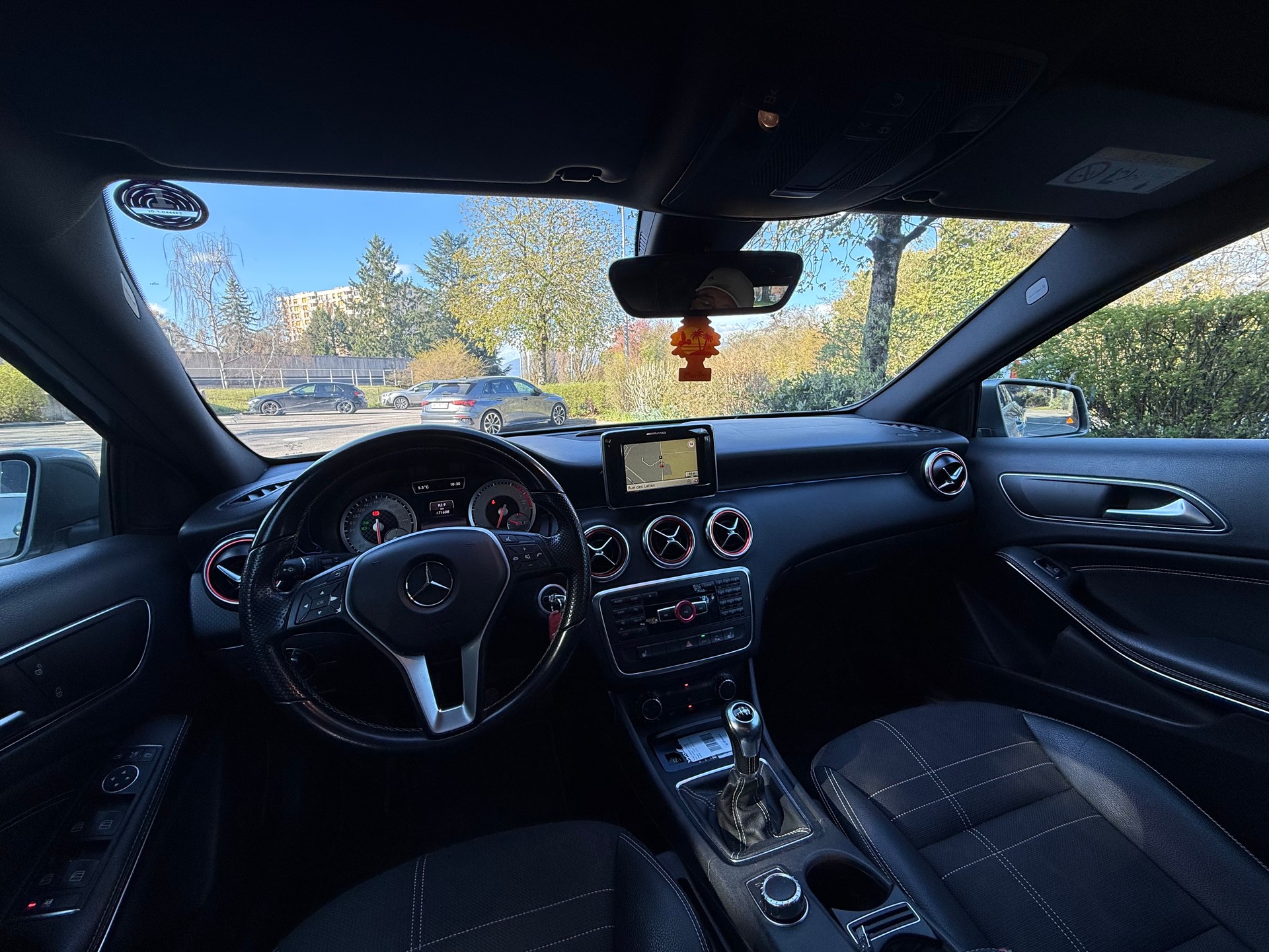 MERCEDES-BENZ A 180 7G-DCT-image-9
