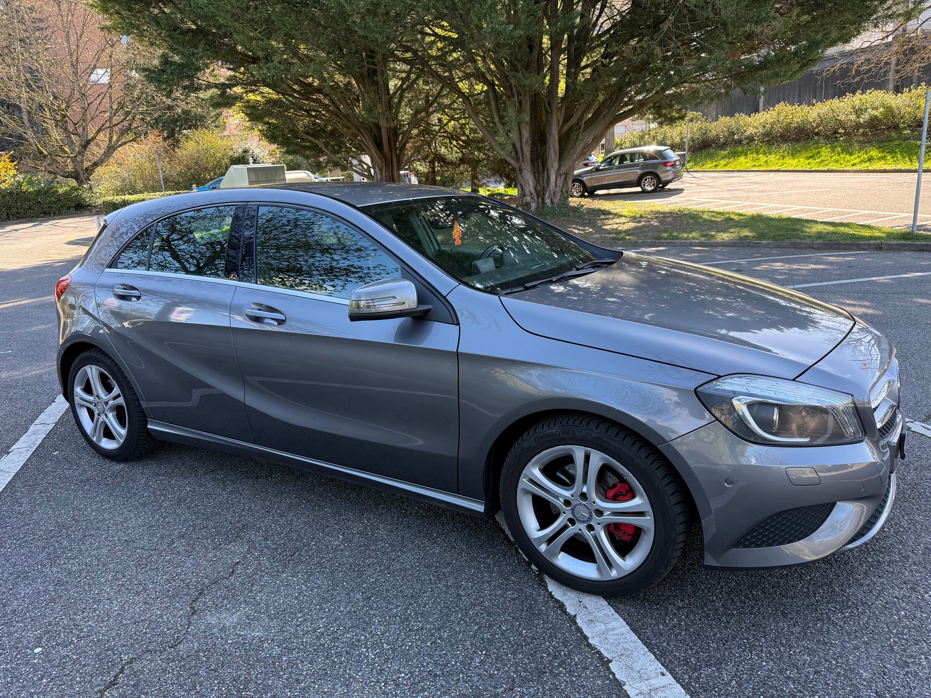 MERCEDES-BENZ A 180 7G-DCT-showroom-element-2