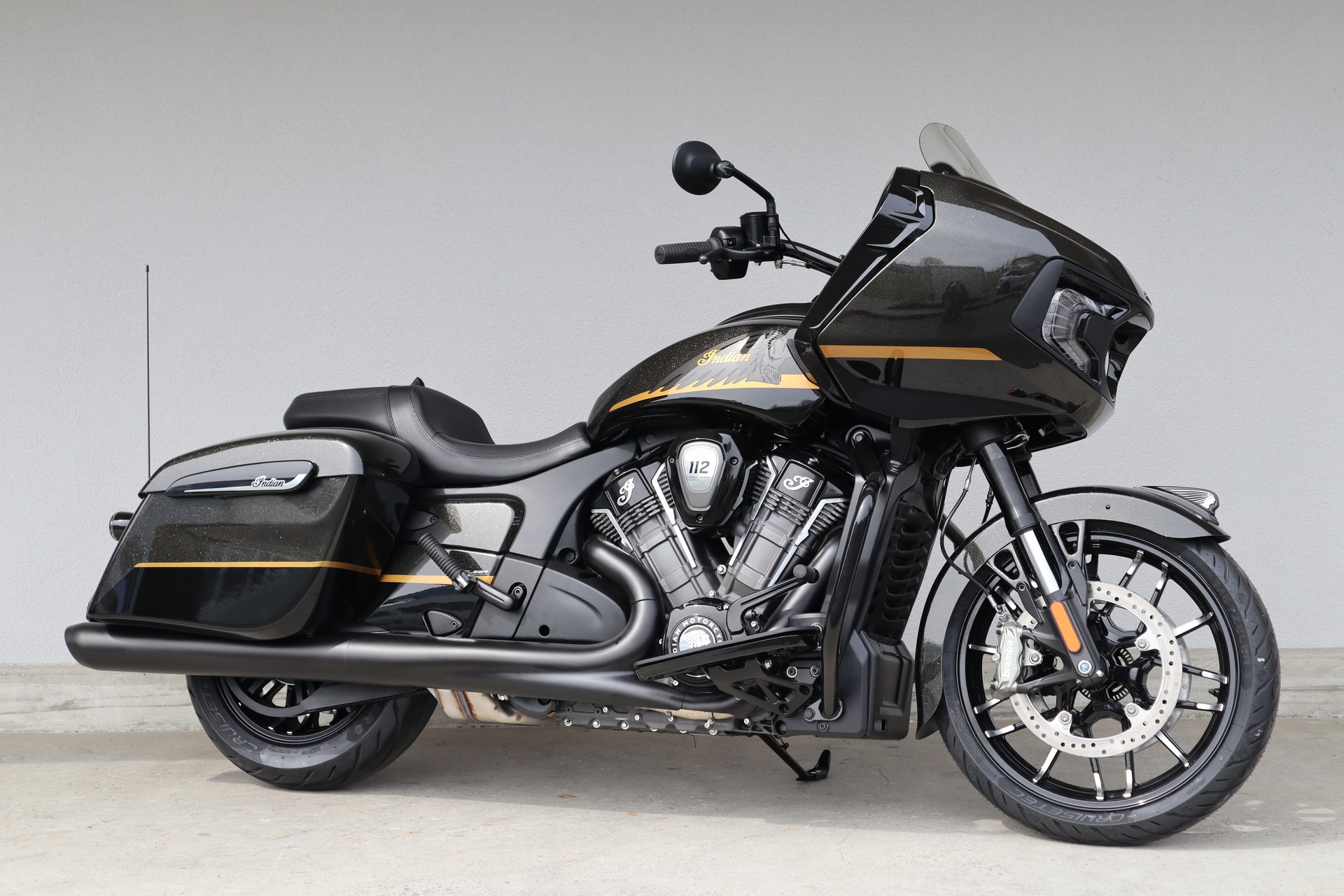 INDIAN Challenger Dark Horse-showroom-element-1