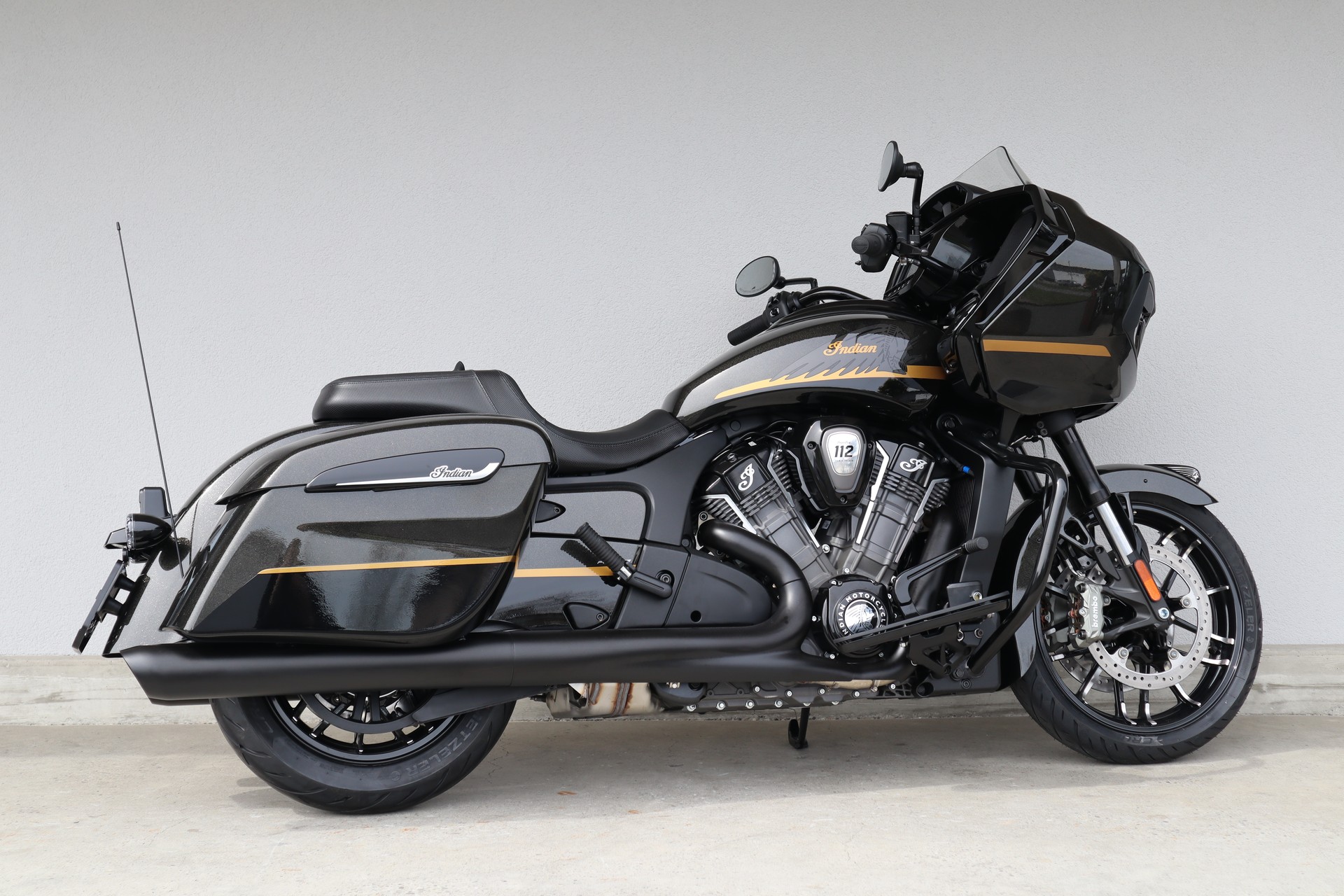 INDIAN Challenger Dark Horse-showroom-element-2