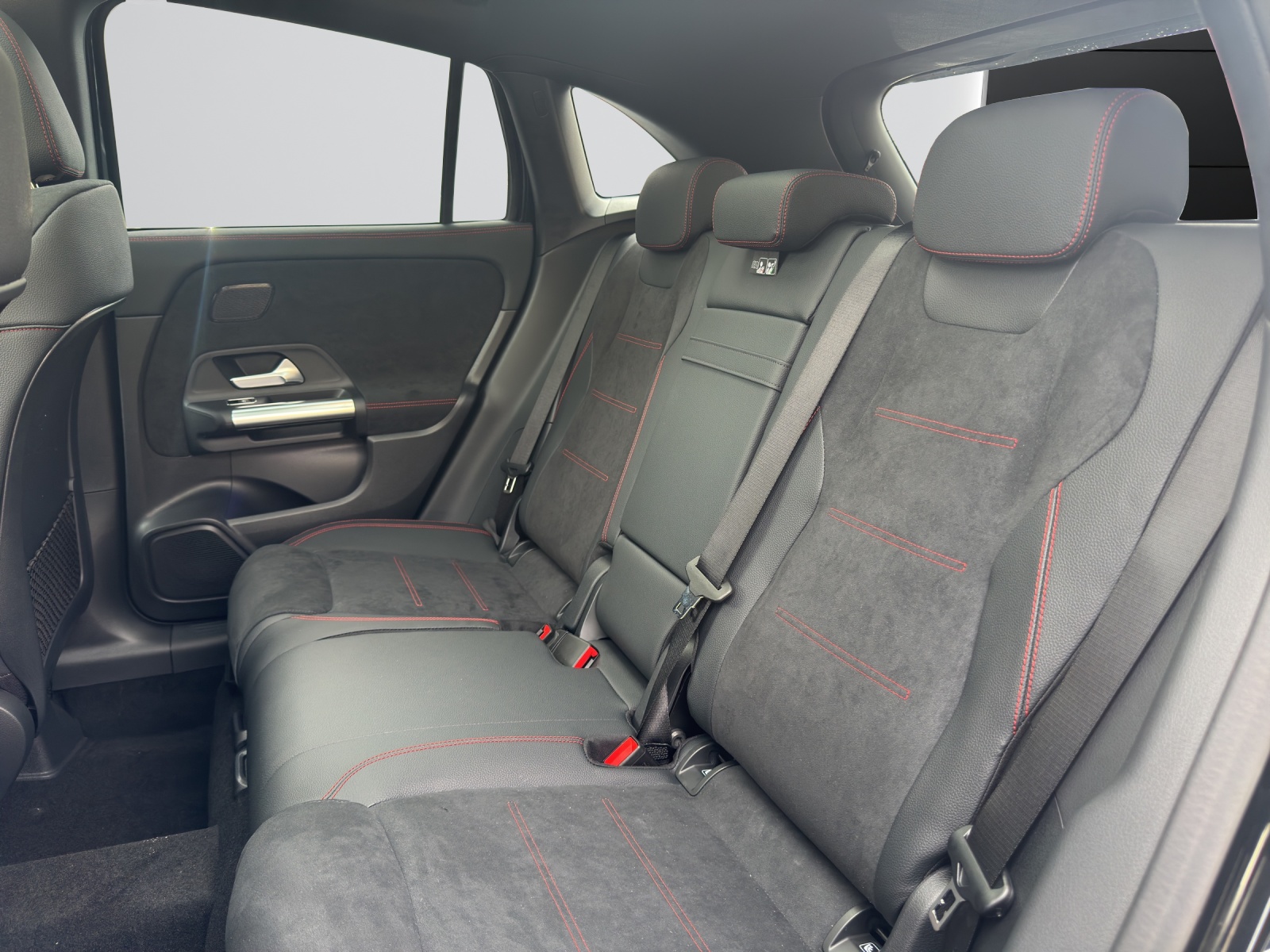 Image MERCEDES-BENZ GLA-220 GLA 220d 4Matic 8G-DCTSwiss Star