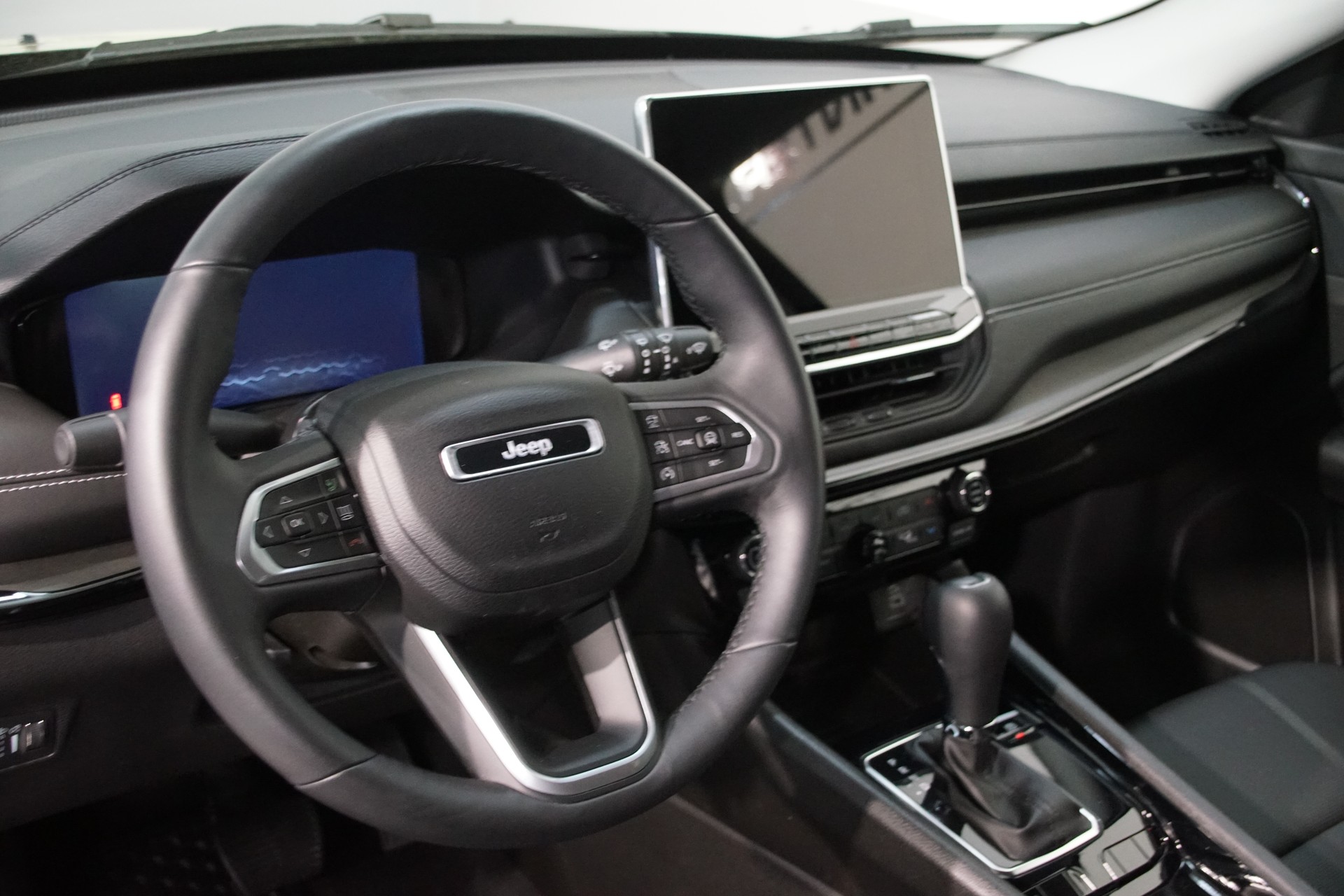 JEEP Compass 4x2 1.5 T MHEV Summit **SWISS**-image-13