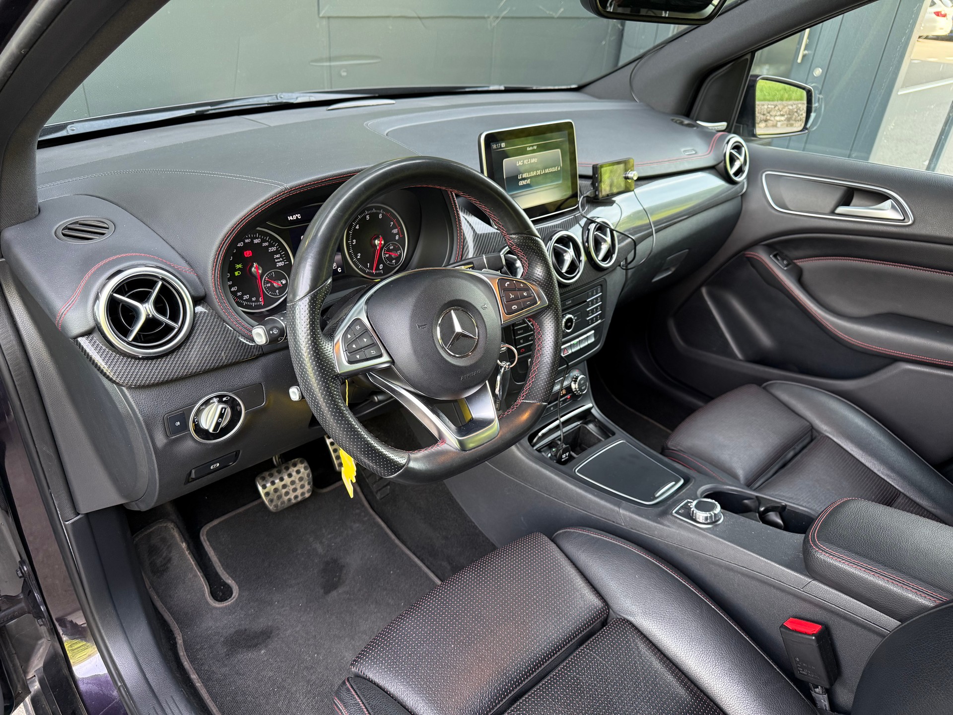 MERCEDES-BENZ B 200 AMG Line 7G-DCT-image-6