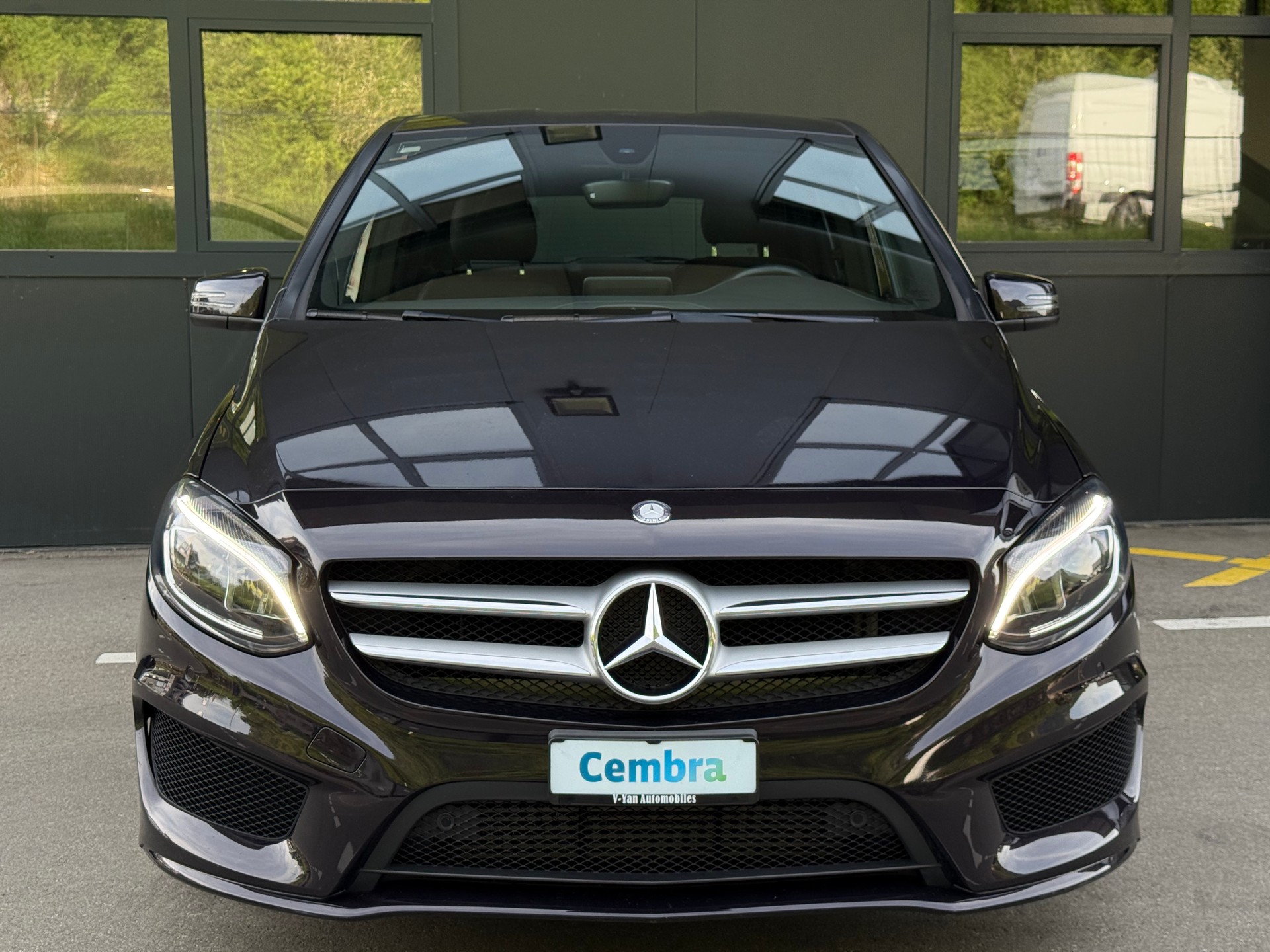 MERCEDES-BENZ B 200 AMG Line 7G-DCT-showroom-element-2