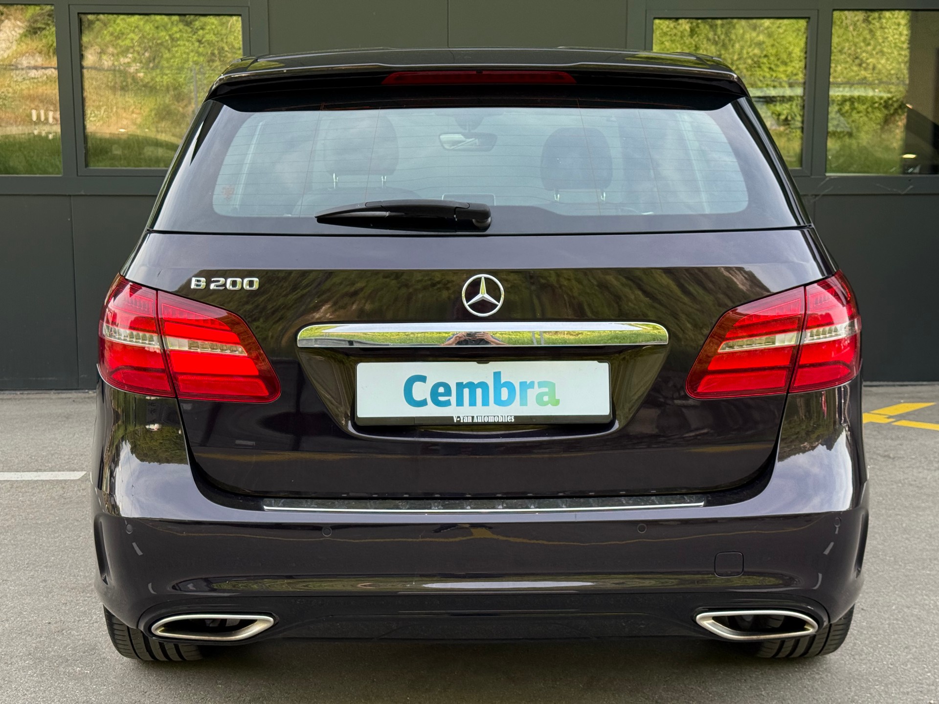 MERCEDES-BENZ B 200 AMG Line 7G-DCT-image-4