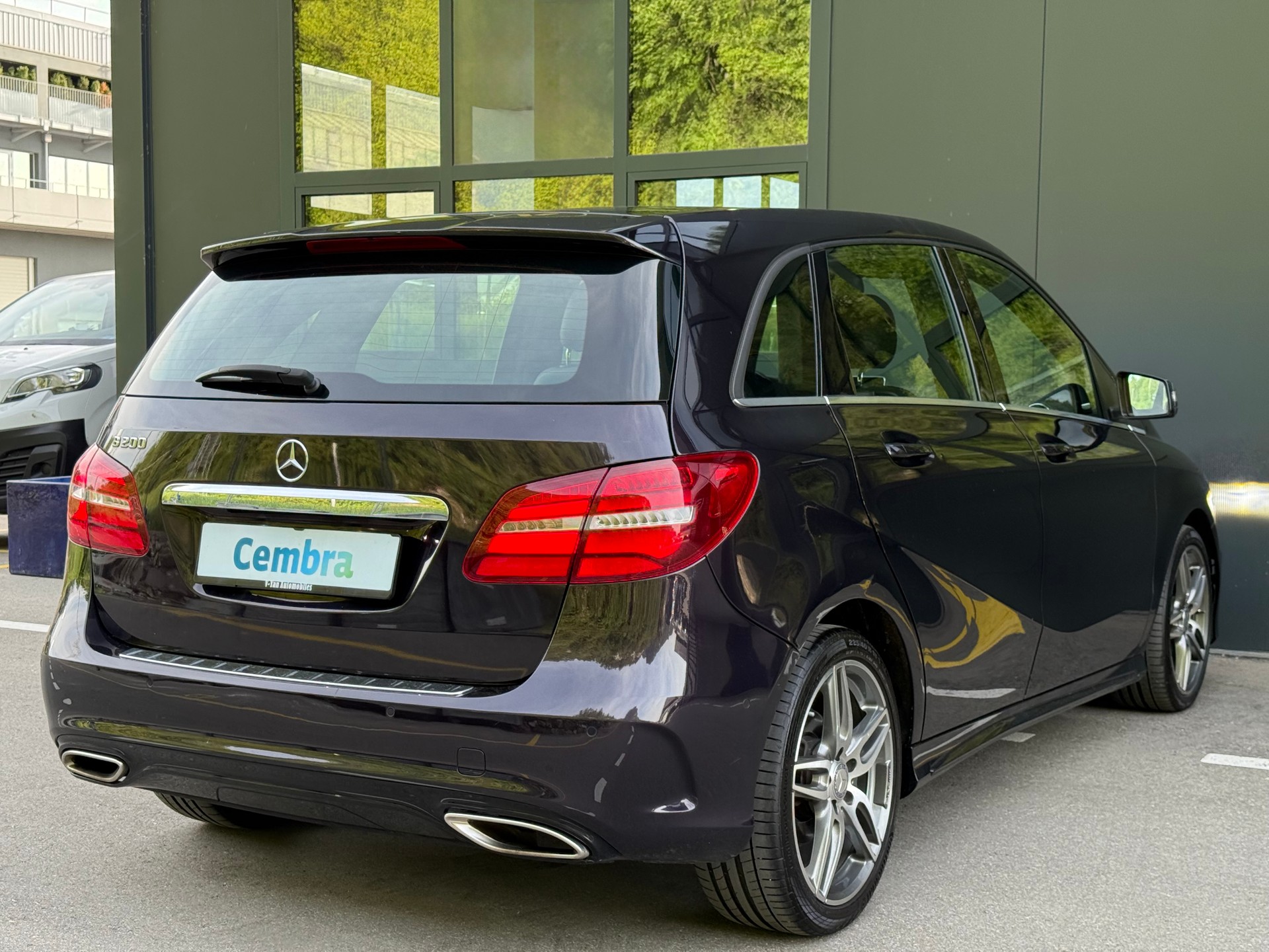MERCEDES-BENZ B 200 AMG Line 7G-DCT-showroom-element-3