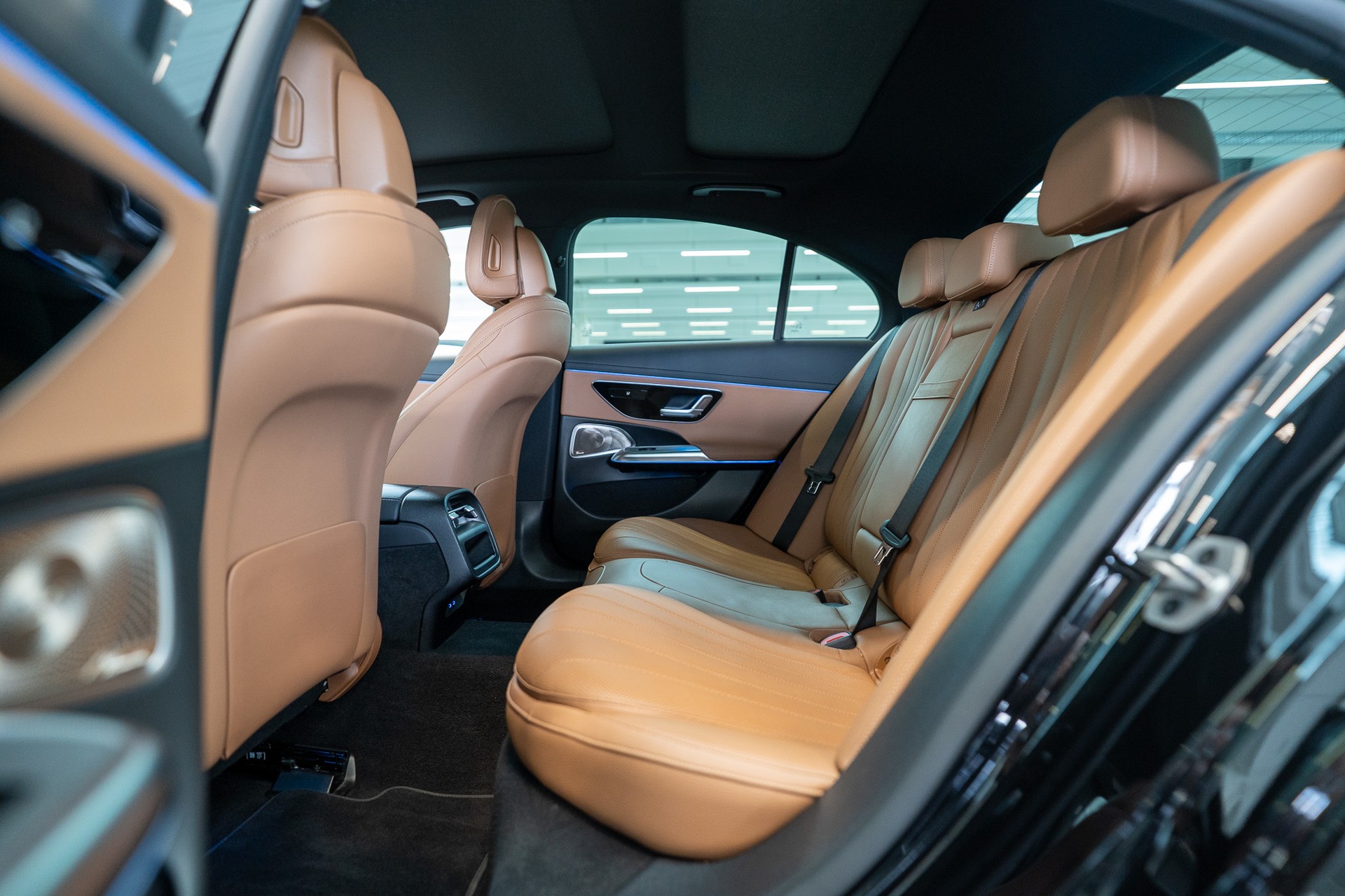 MERCEDES-BENZ E 450 d AMG Line 4matic / Hyperscreen / Panorama / 360°Kamera-image-13