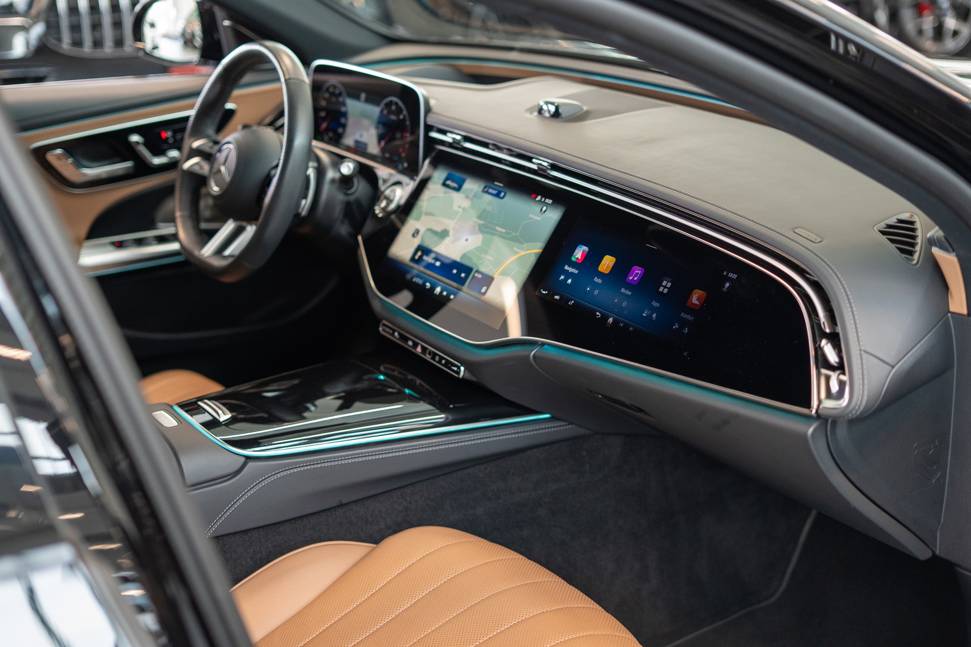 MERCEDES-BENZ E 450 d AMG Line 4matic / Hyperscreen / Panorama / 360°Kamera-image-16