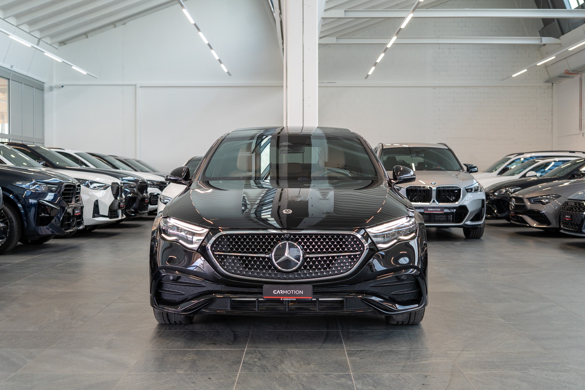 MERCEDES-BENZ E 450 d AMG Line 4matic / Hyperscreen / Panorama / 360°Kamera-image-1
