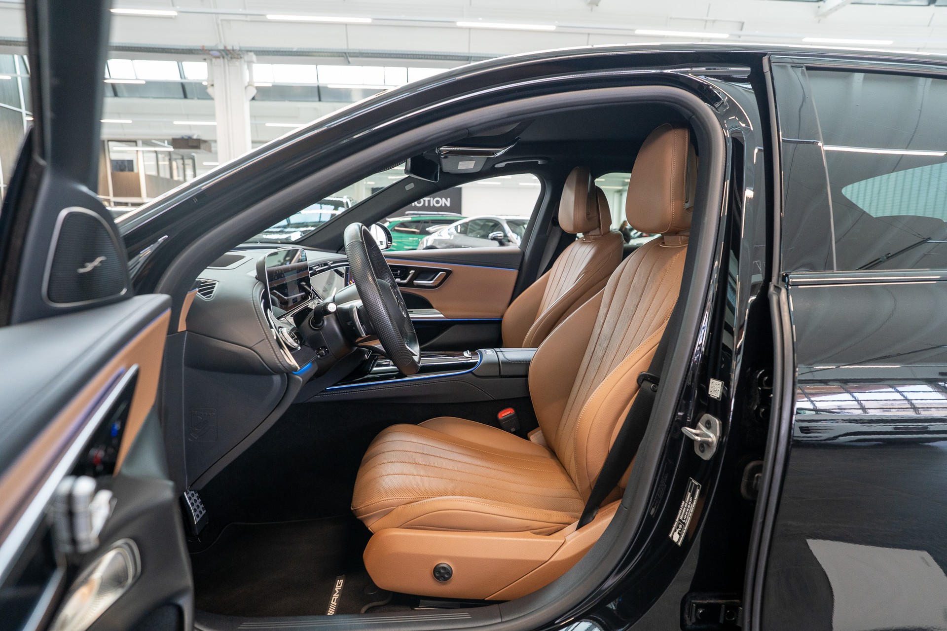 MERCEDES-BENZ E 450 d AMG Line 4matic / Hyperscreen / Panorama / 360°Kamera-image-8