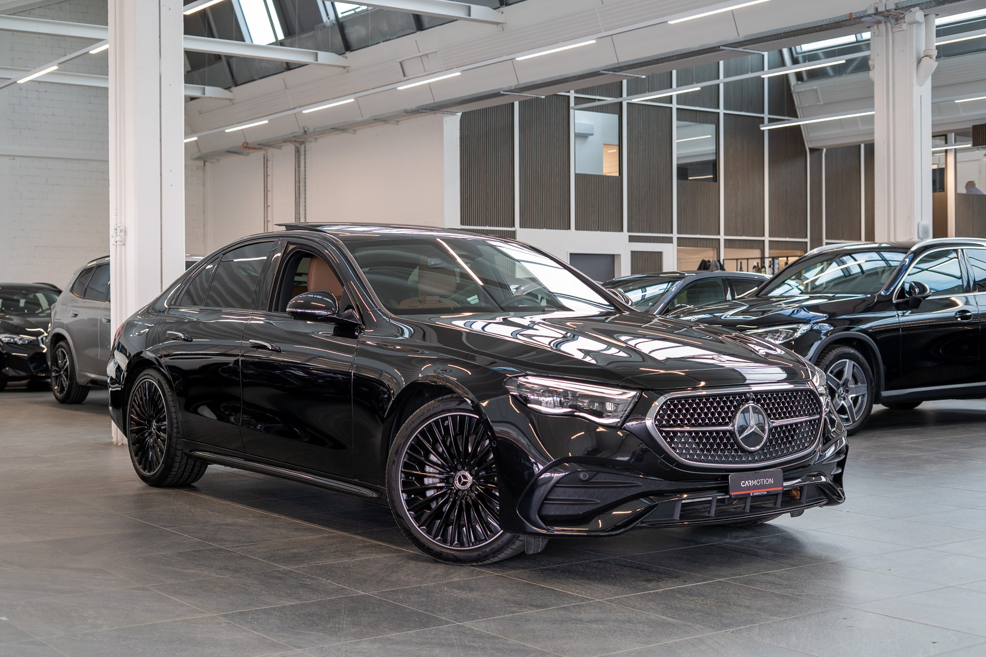 MERCEDES-BENZ E 450 d AMG Line 4matic / Hyperscreen / Panorama / 360°Kamera-image-2