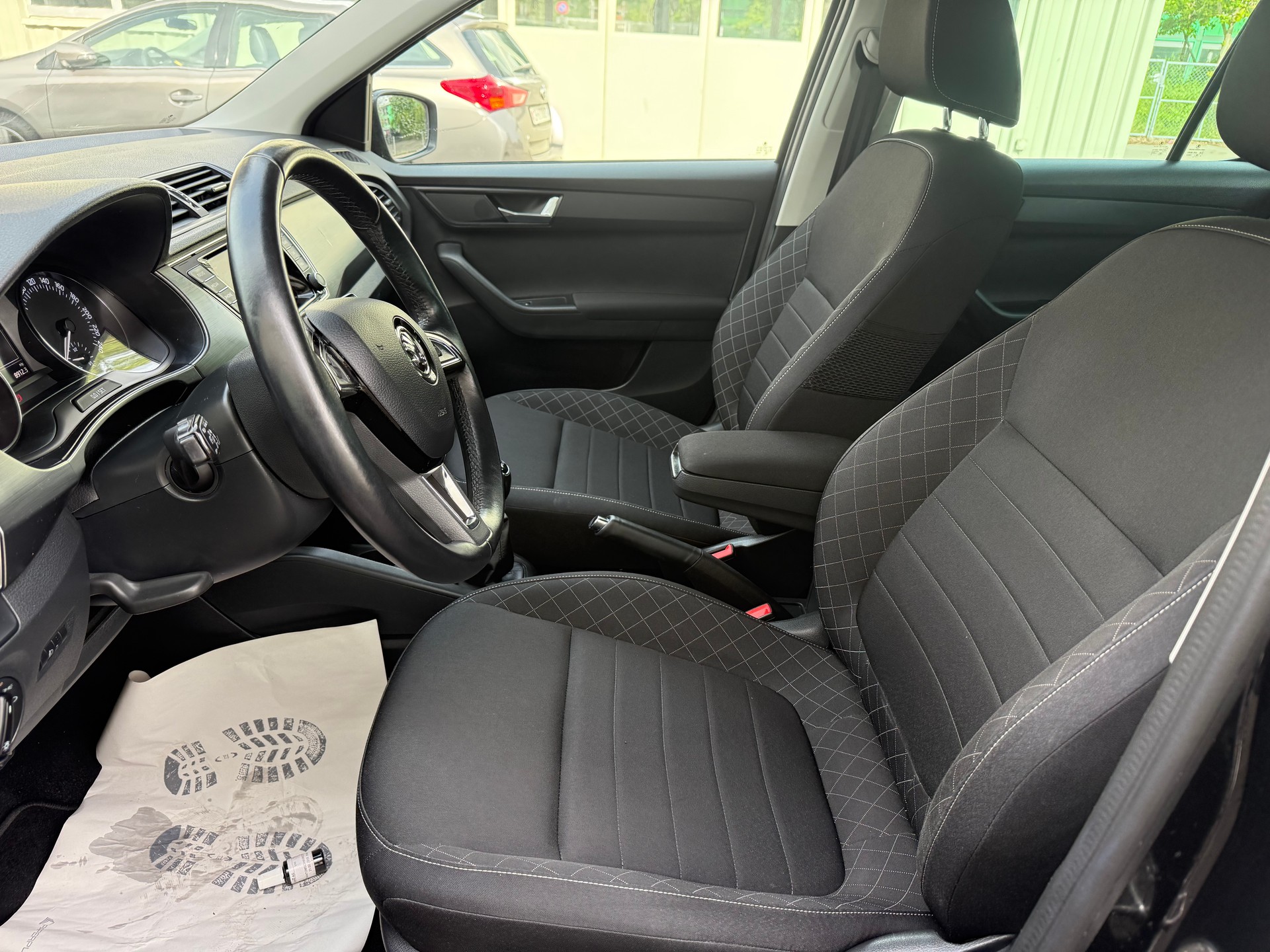 SKODA Fabia 1.2 TSI Style-image-5