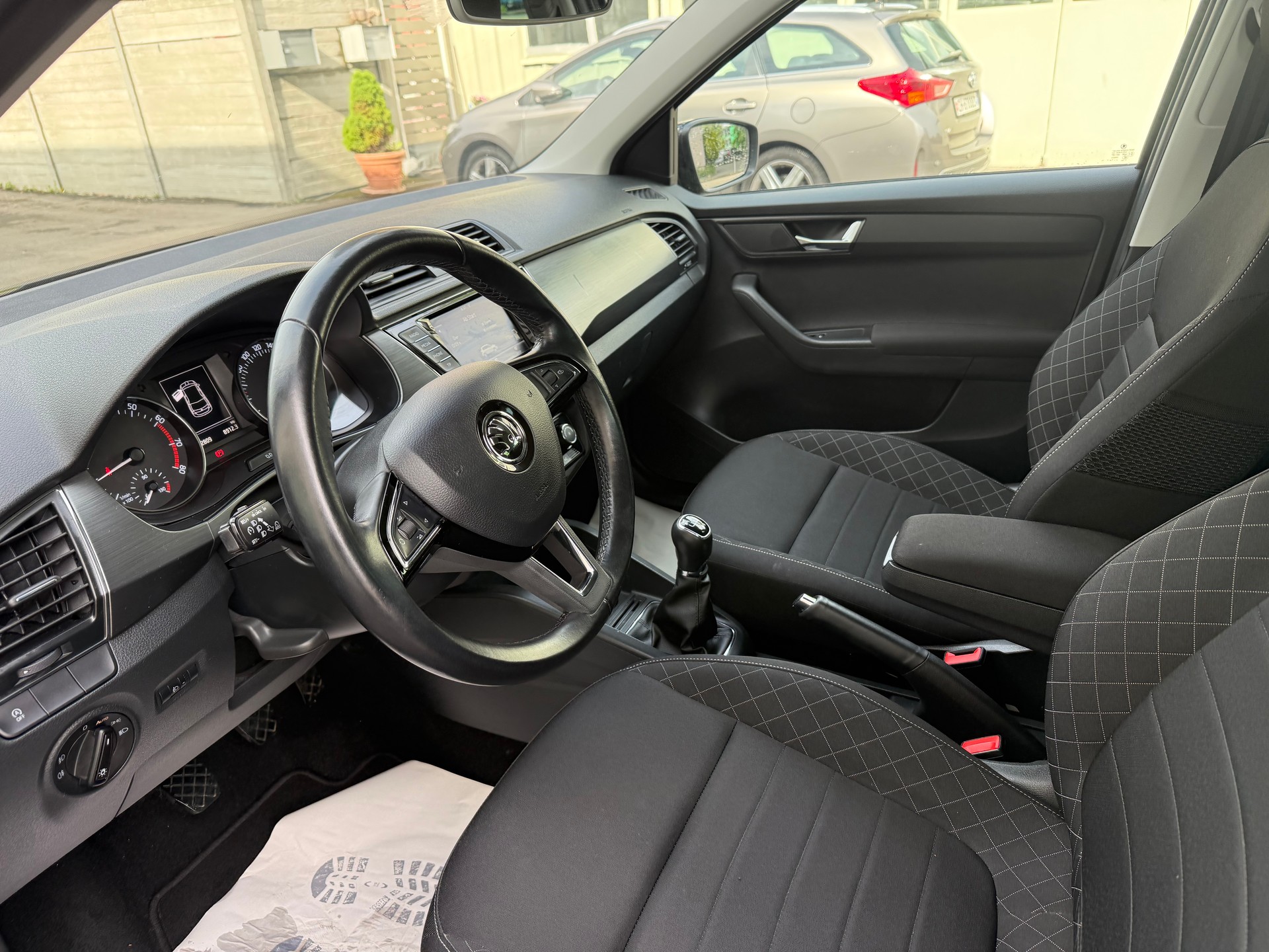 SKODA Fabia 1.2 TSI Style-image-6
