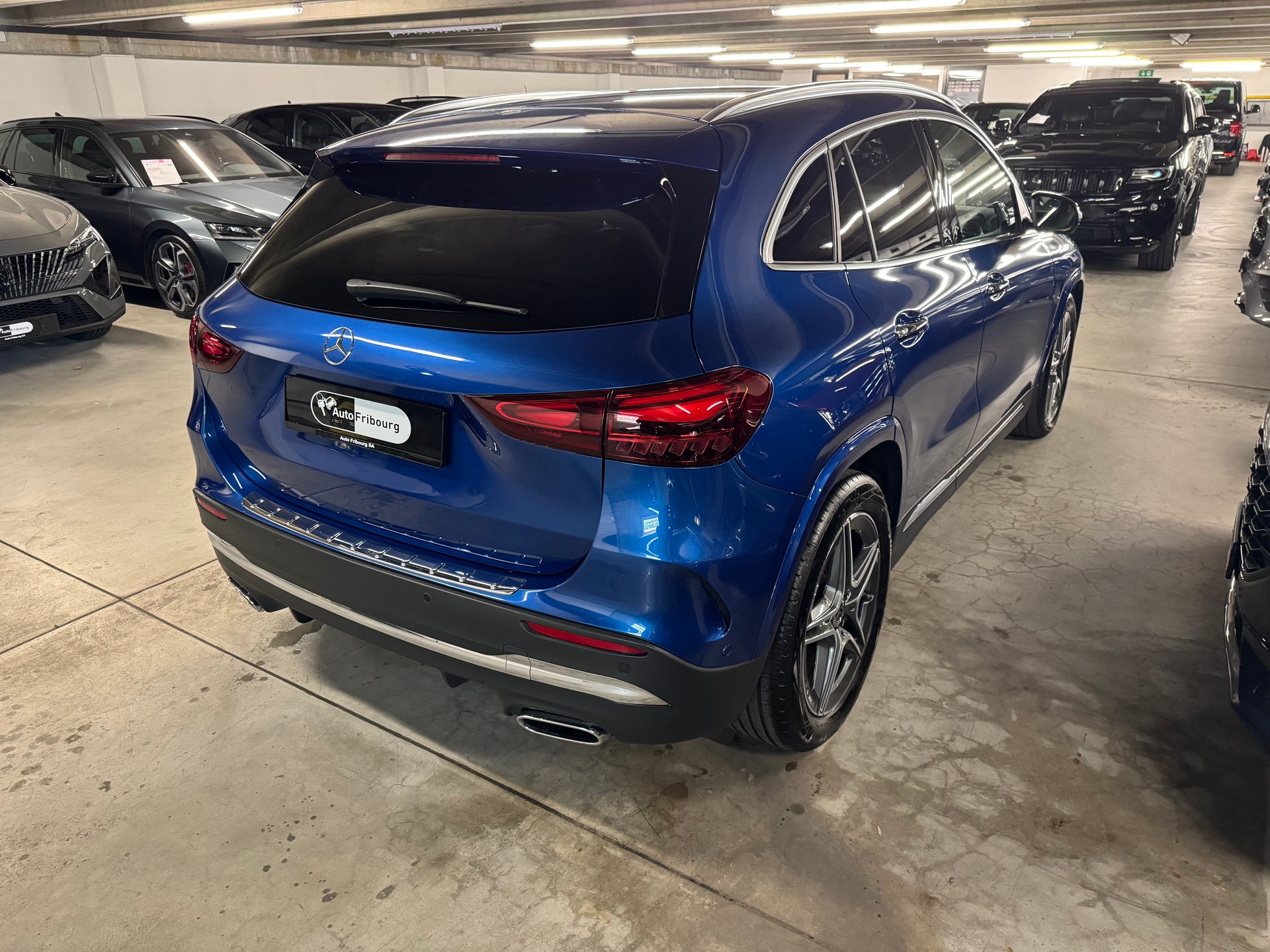 MERCEDES-BENZ GLA 220d AMG Line 4Matic 8G-DCT-showroom-element-1