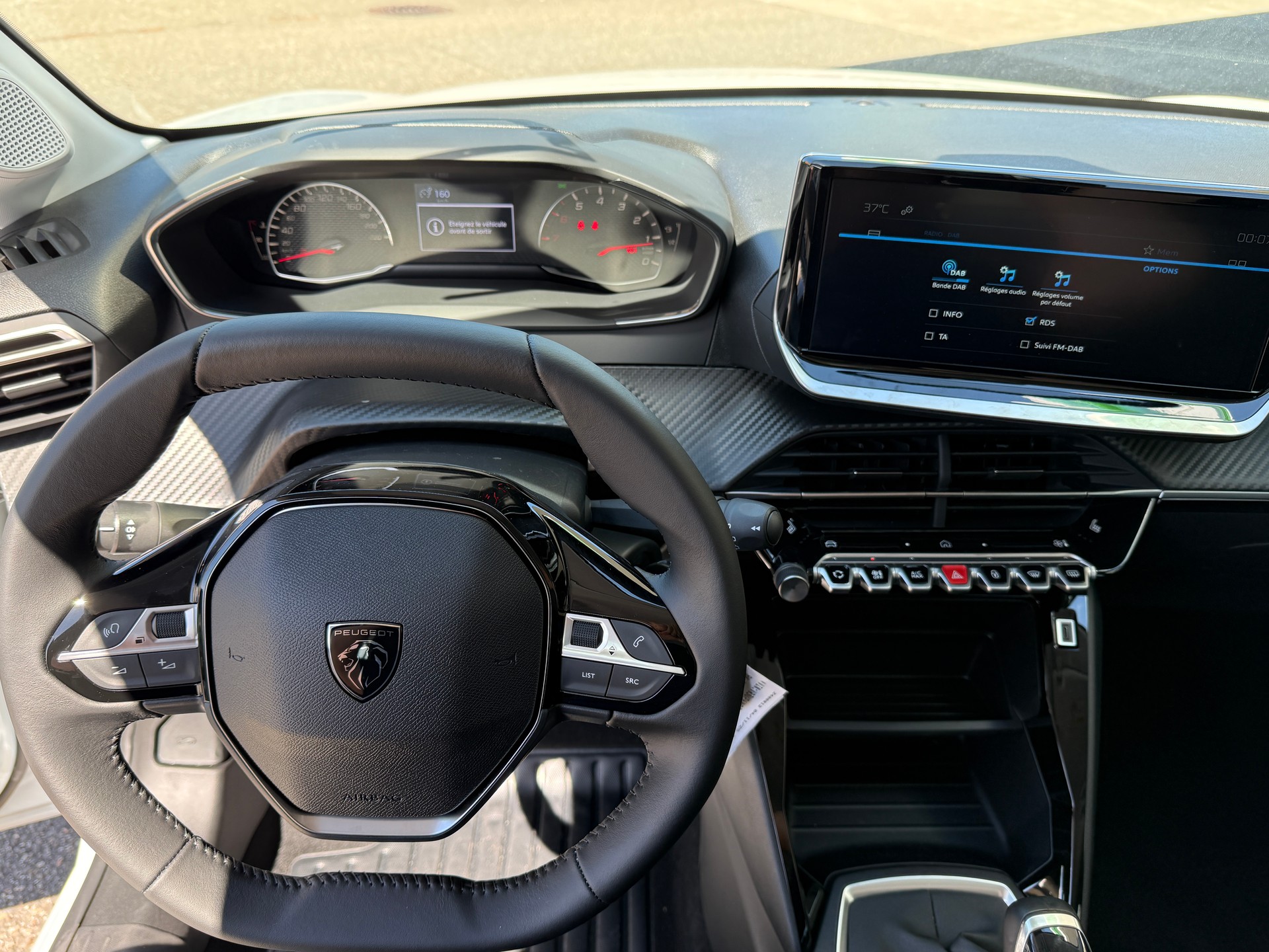 PEUGEOT 208 1.2 PureTech Style-image-11